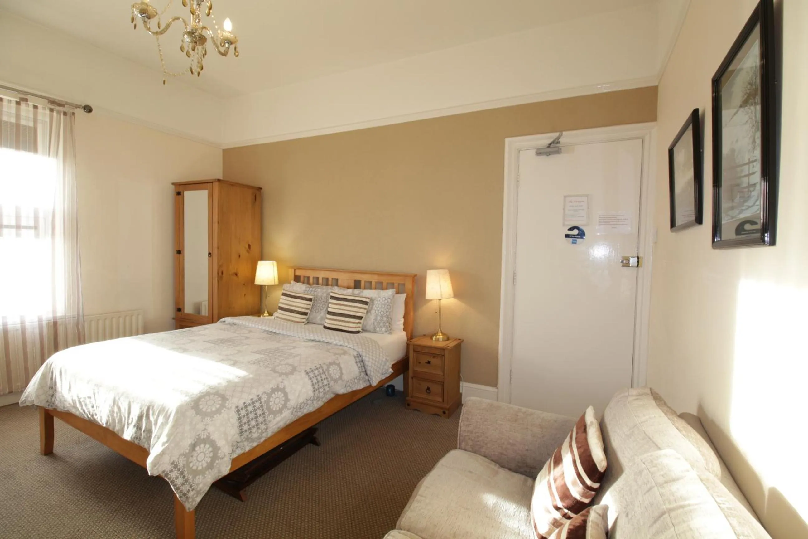 Bedroom, Bed in Tennyson