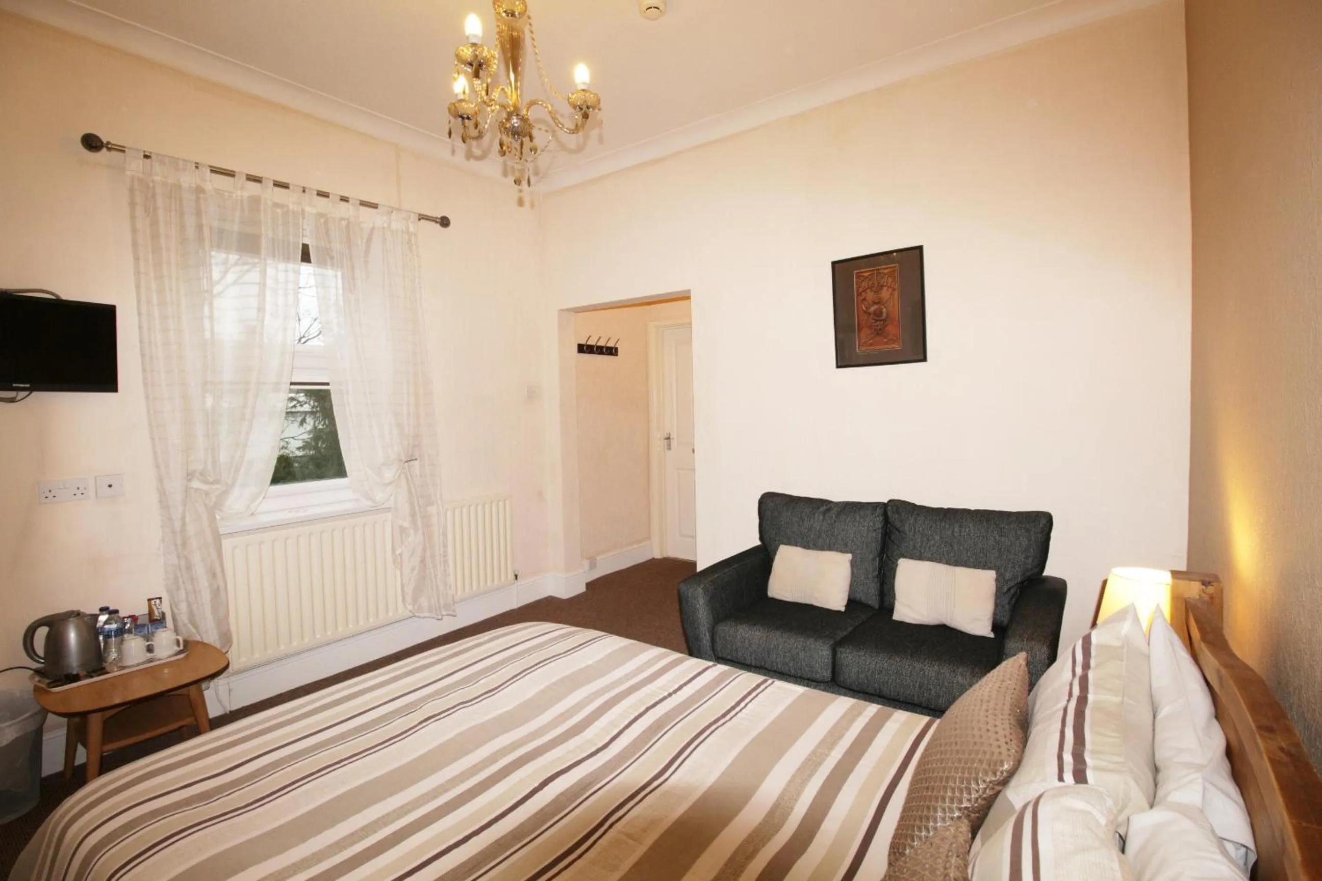 Bedroom, Bed in Tennyson