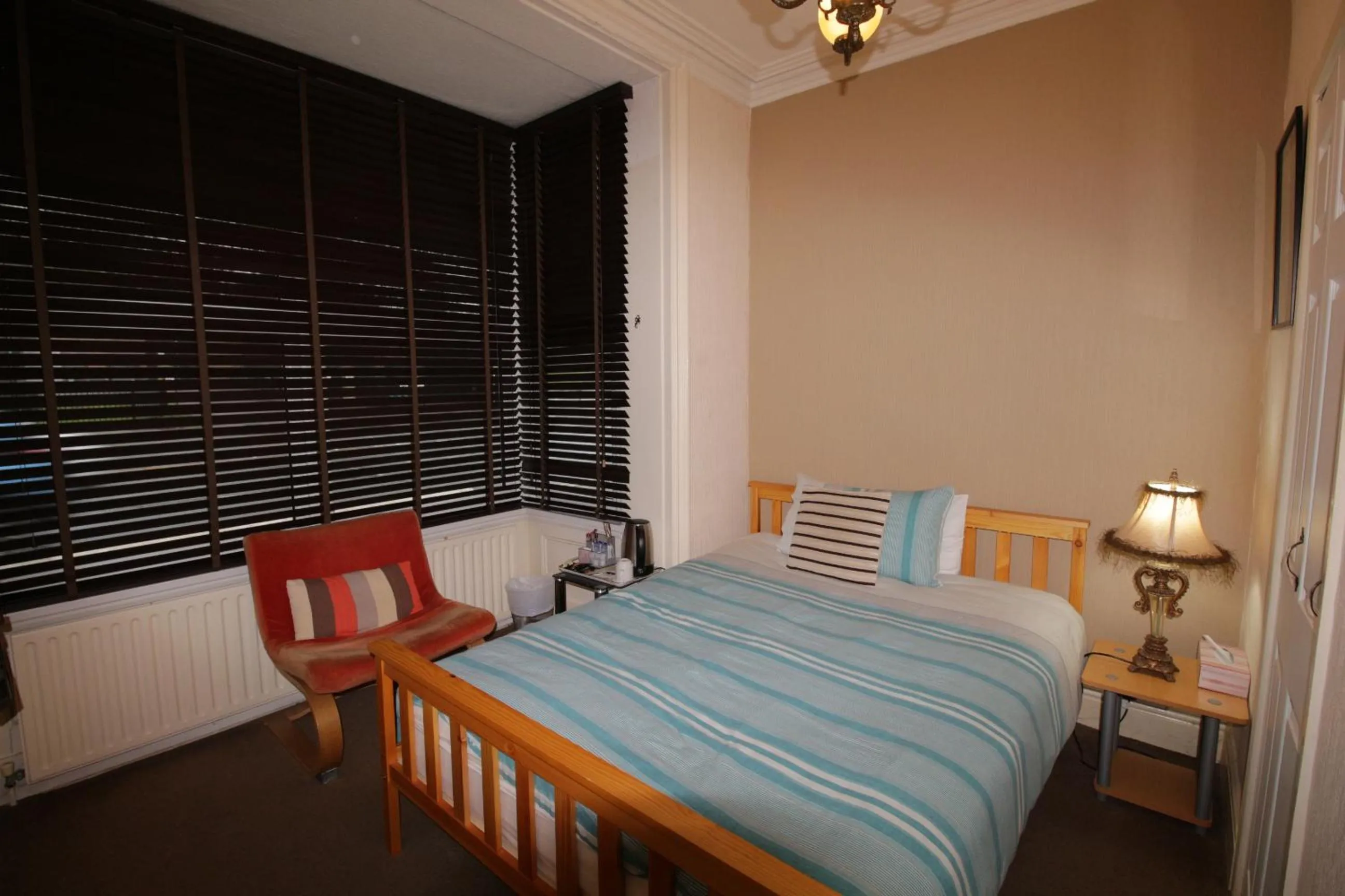 Bedroom, Bed in Tennyson