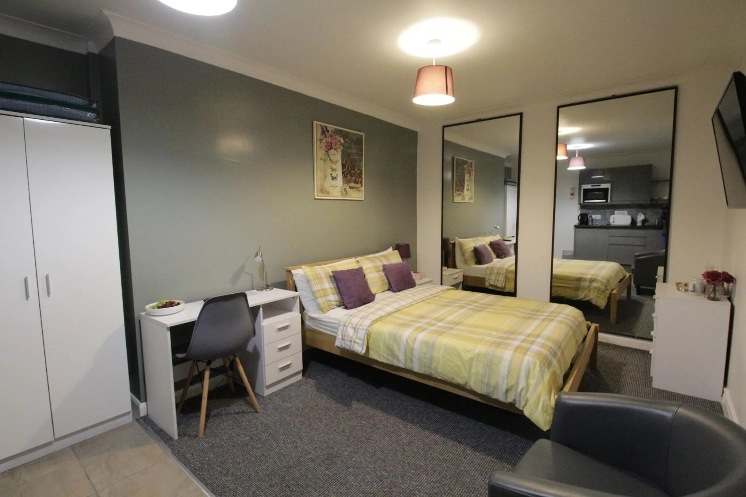 Bedroom, Bed in Tennyson