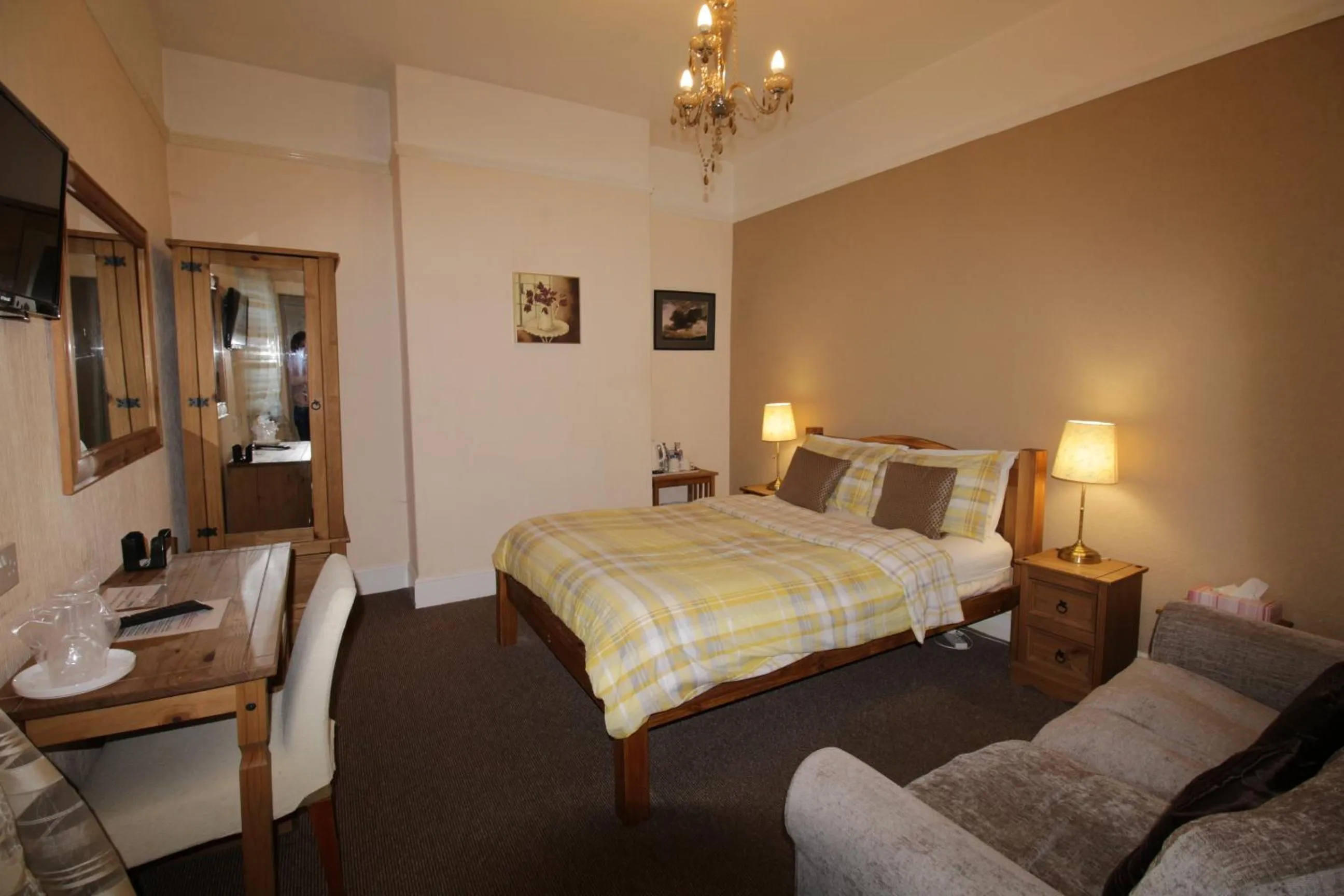 Bedroom, Bed in Tennyson