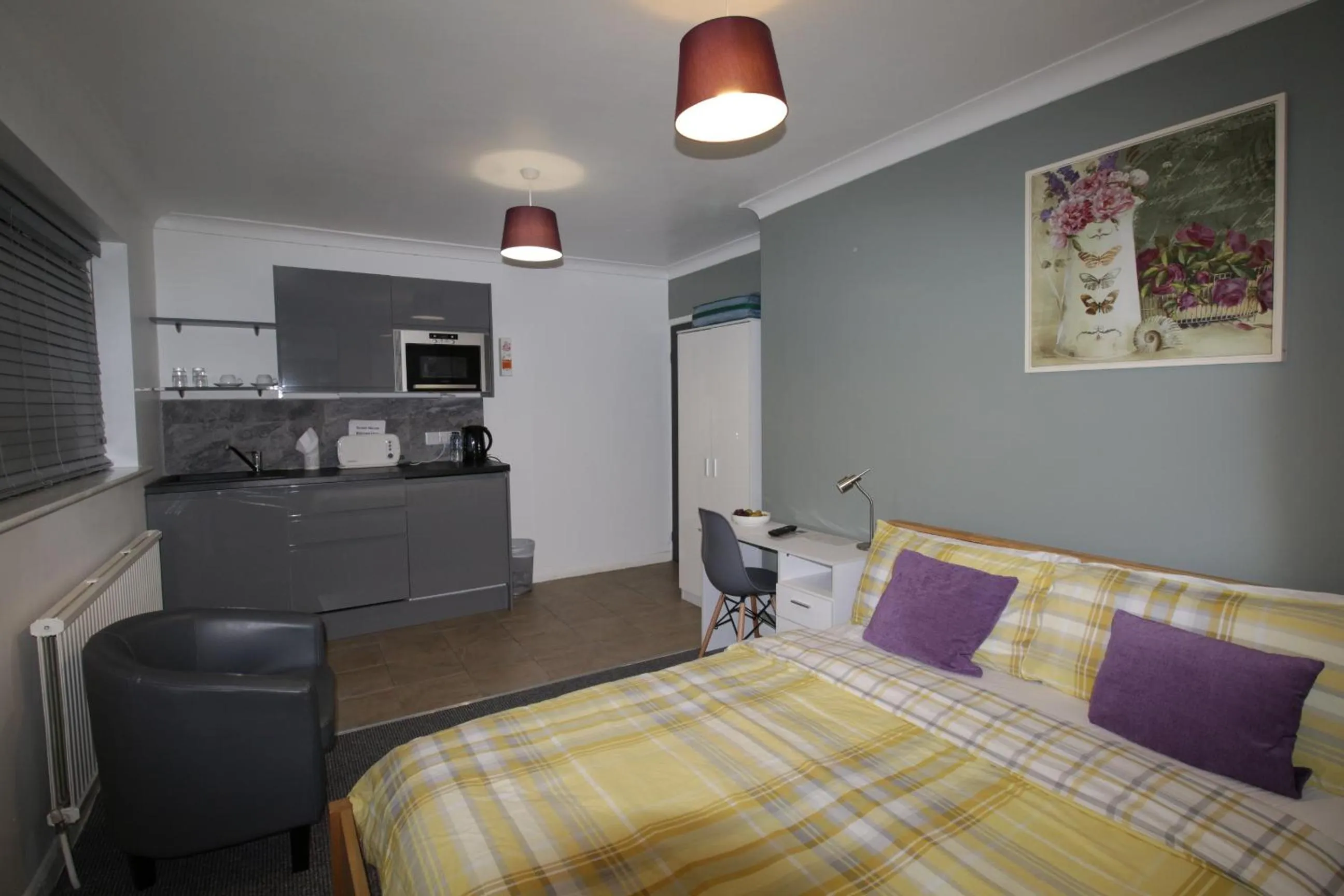 Bedroom, Bed in Tennyson