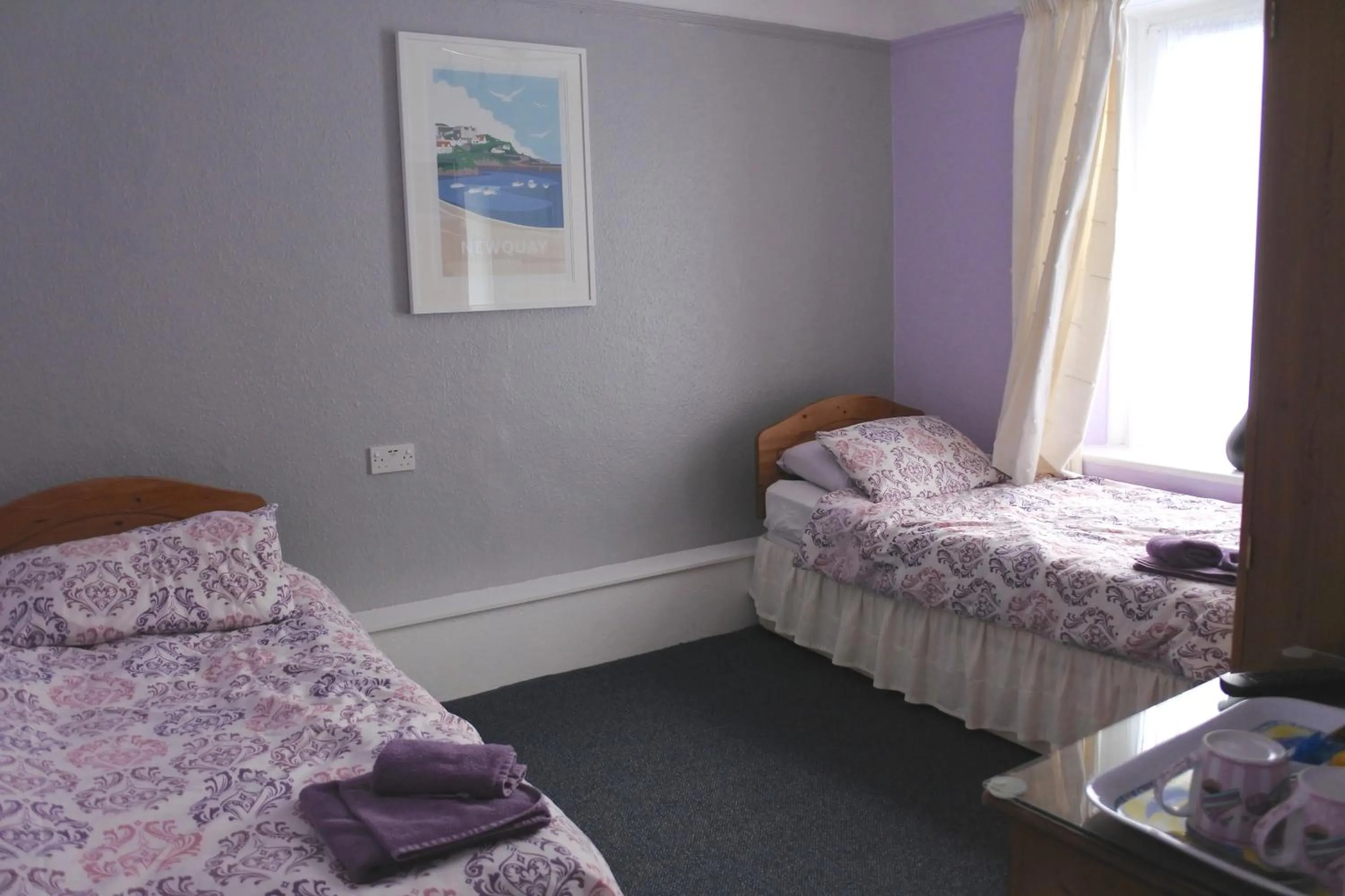 Photo of the whole room, Bed in Smugglers Rest