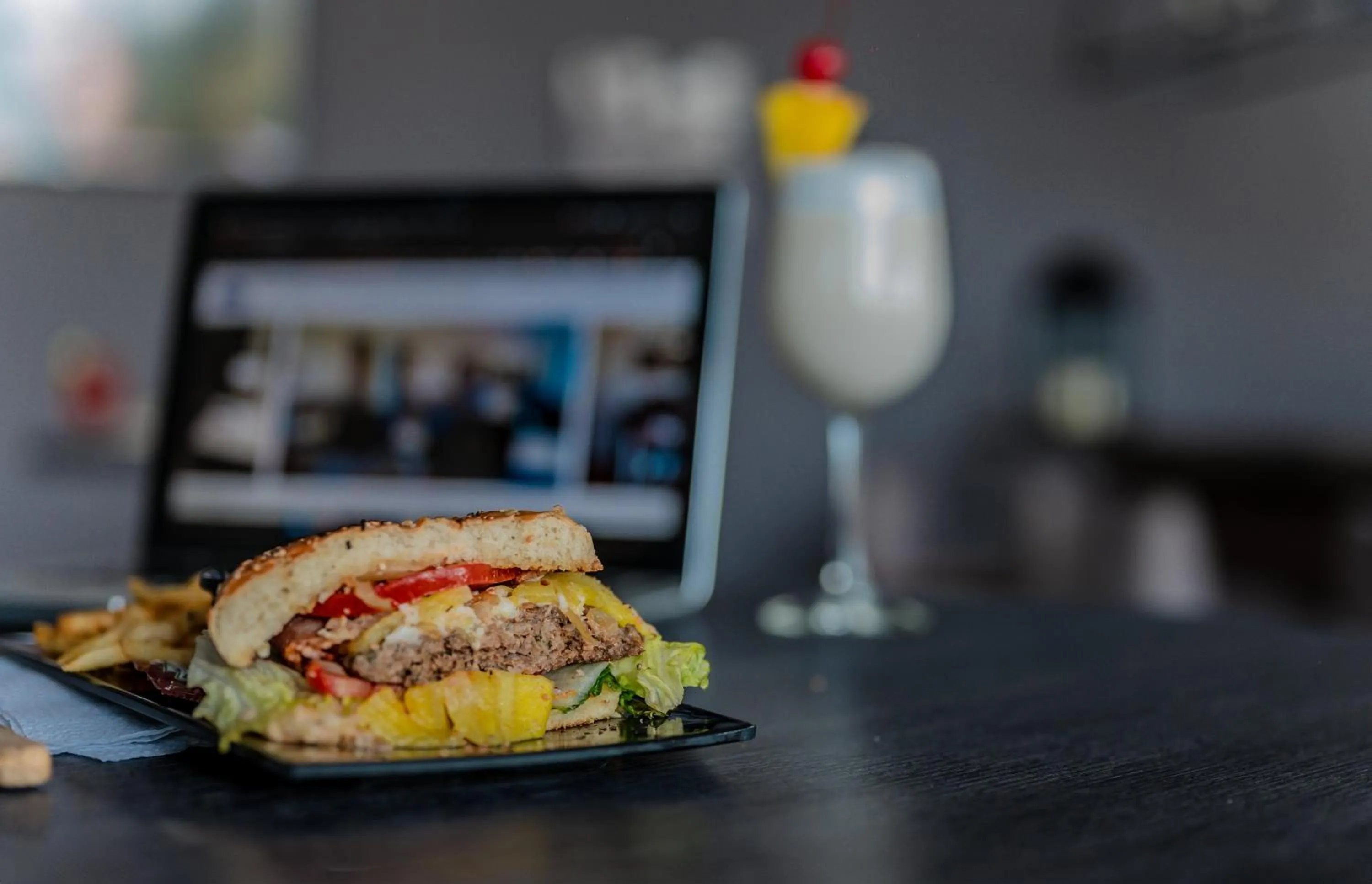 Food and drinks in Hampton Inn By Hilton Celaya