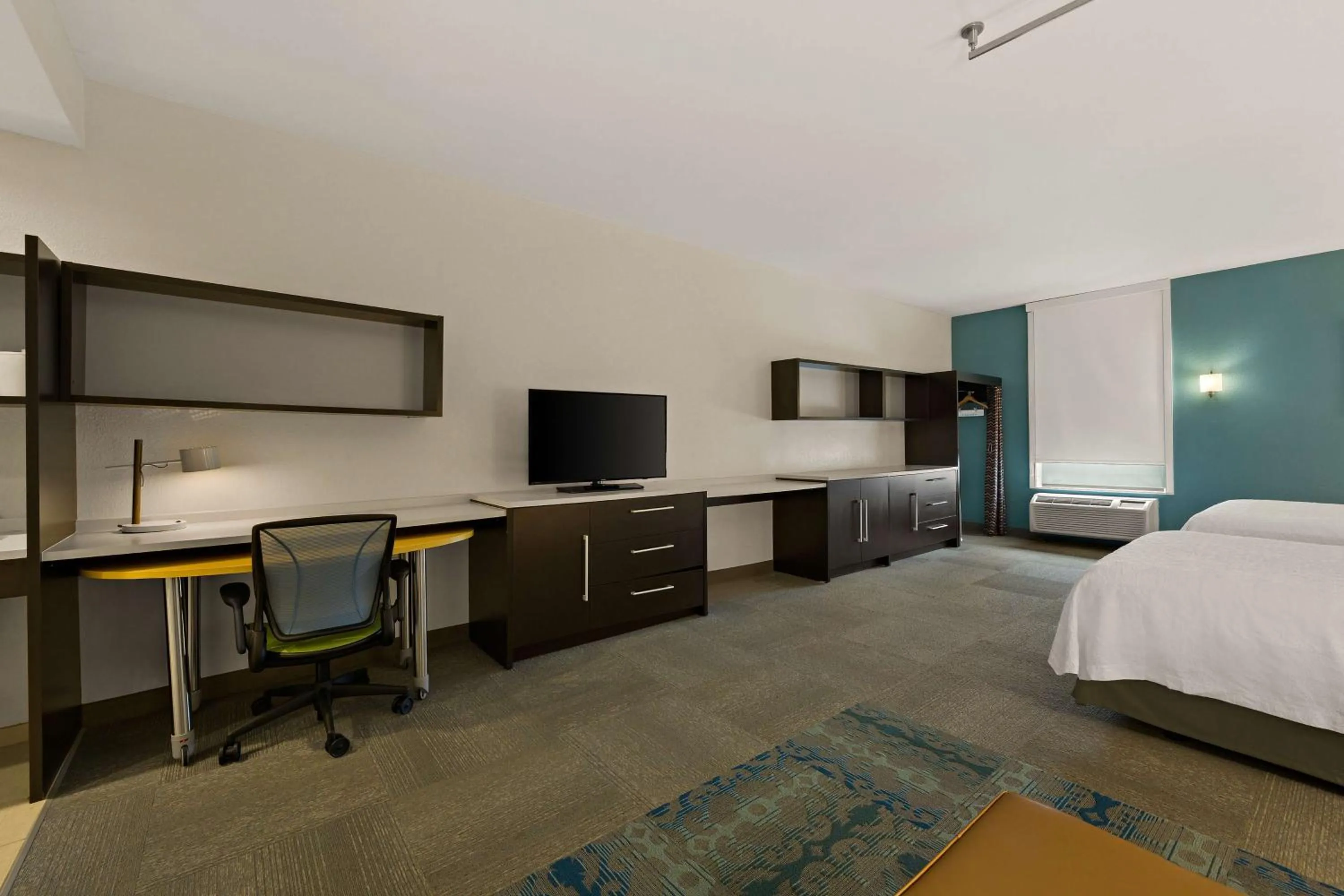 Bed in Home2 Suites By Hilton Baytown