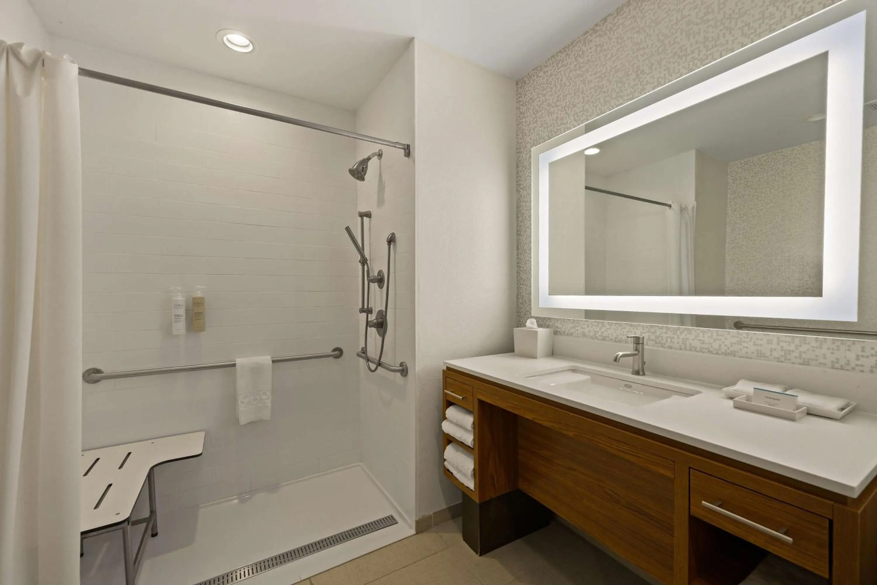 Bathroom in Home2 Suites By Hilton Baytown
