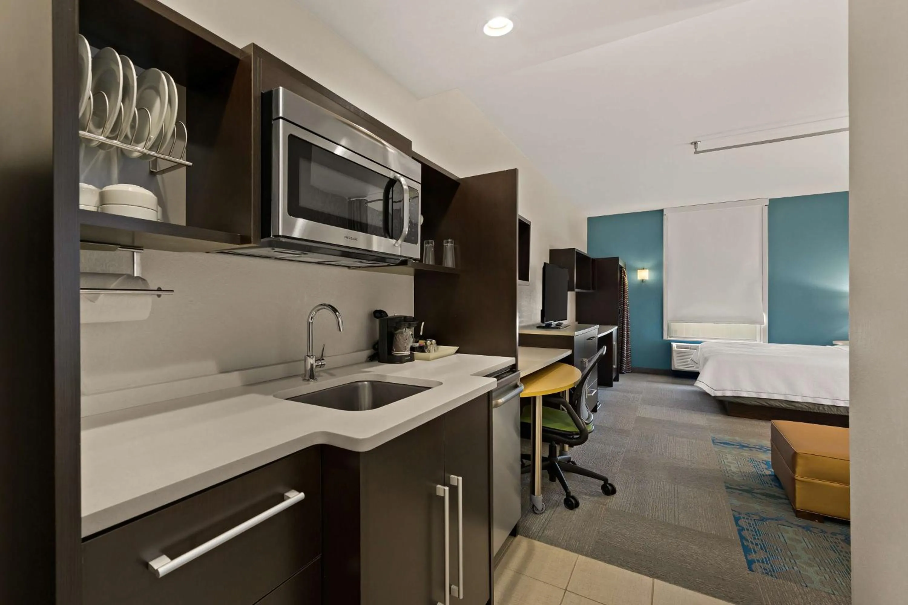 Kitchen or kitchenette in Home2 Suites By Hilton Baytown