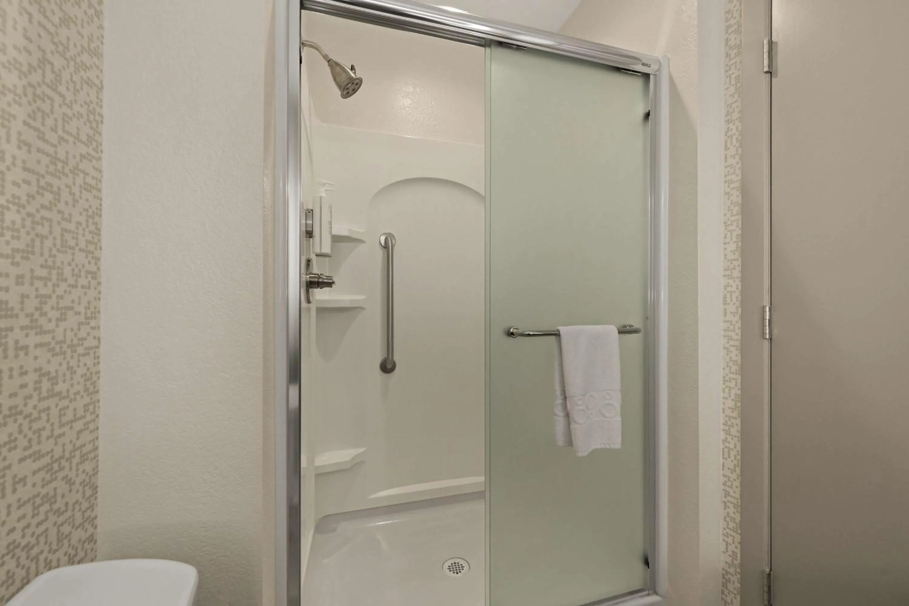 Bathroom in Home2 Suites By Hilton Baytown