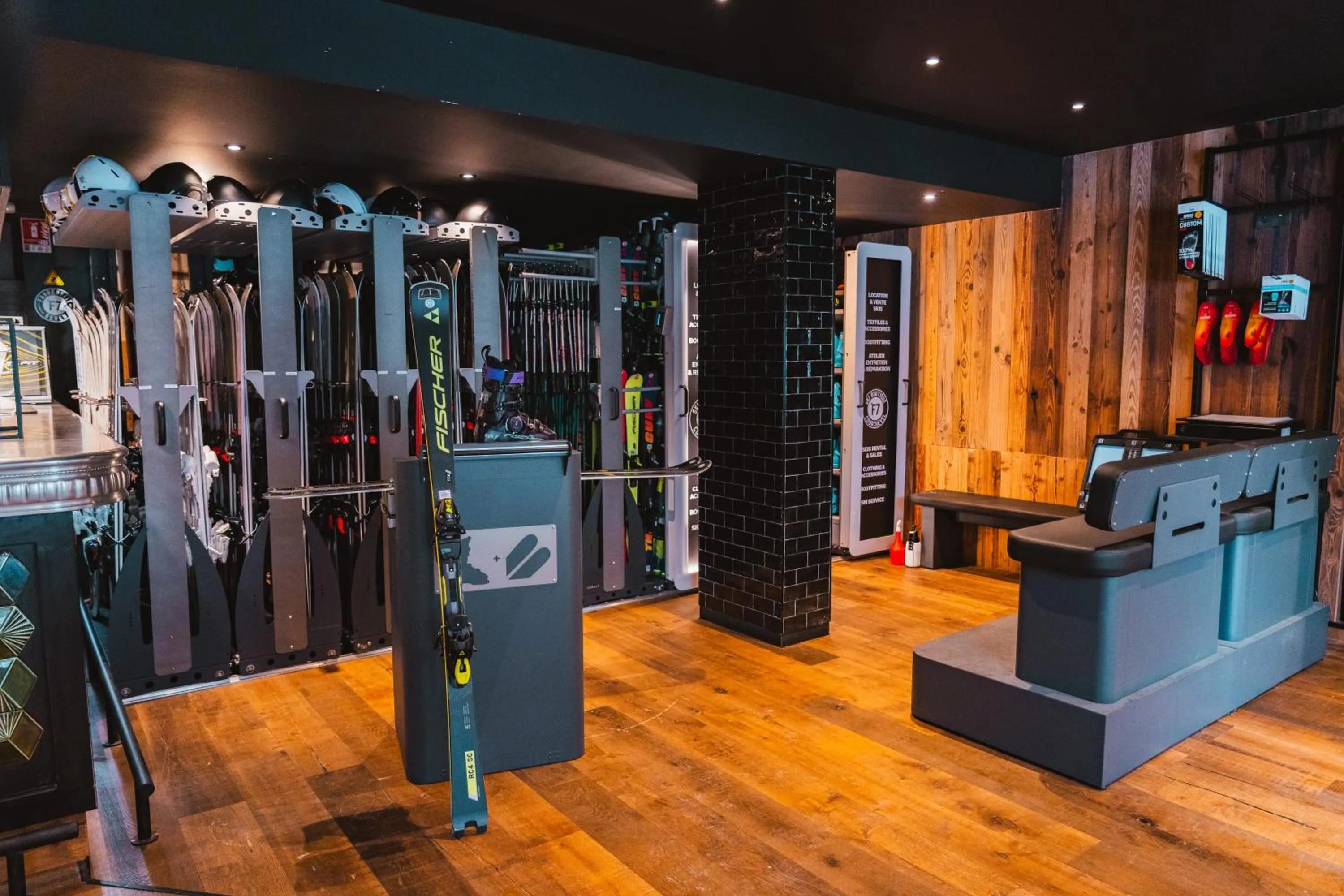 On-site shops in Fahrenheit Seven Courchevel