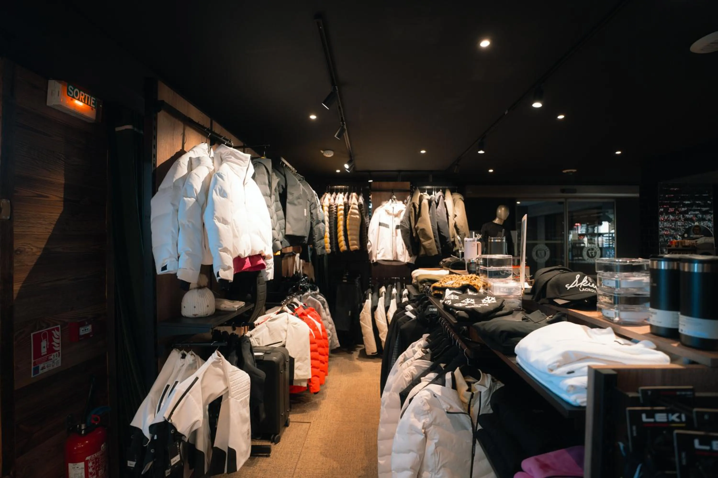 On-site shops in Fahrenheit Seven Courchevel