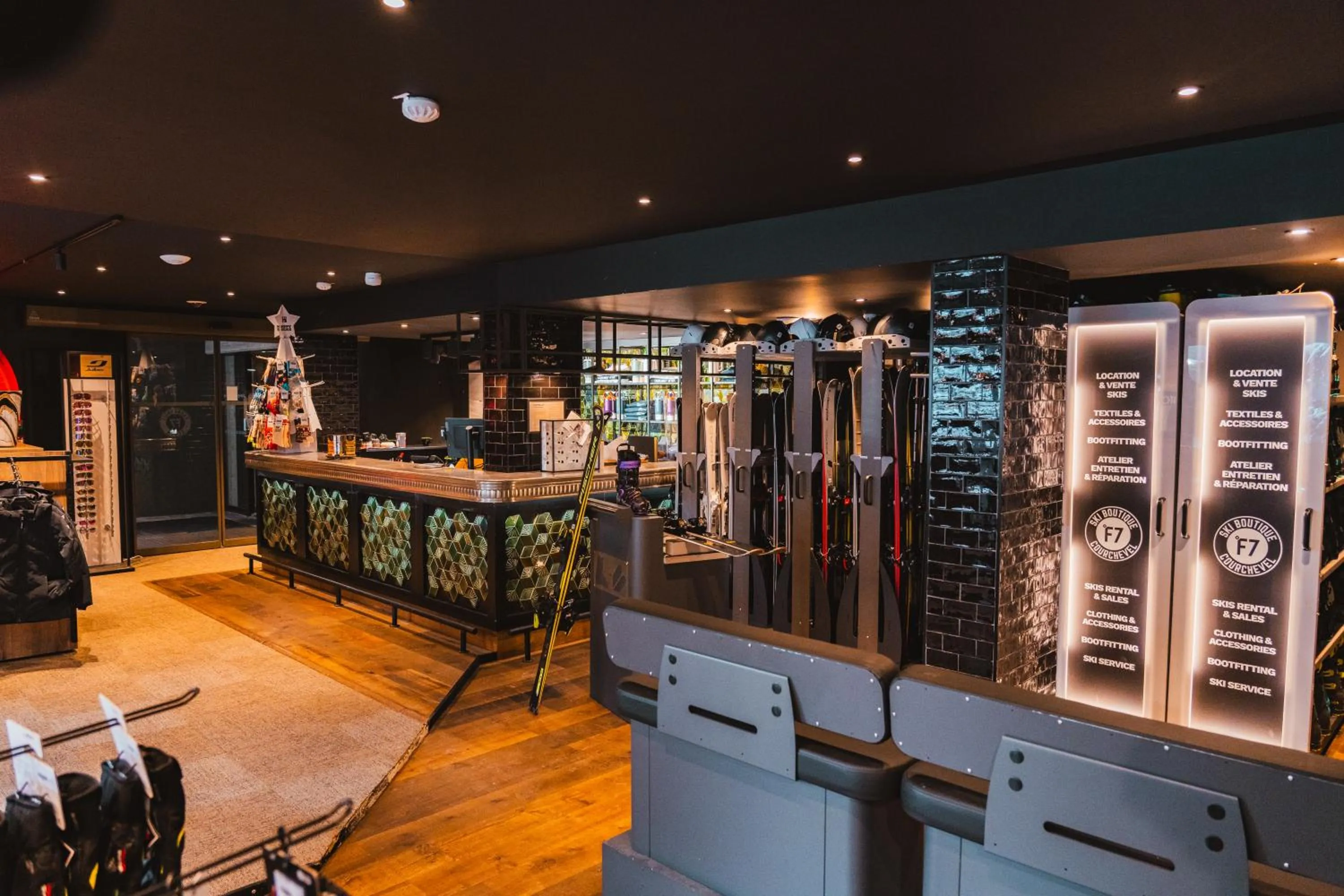 On-site shops in Fahrenheit Seven Courchevel