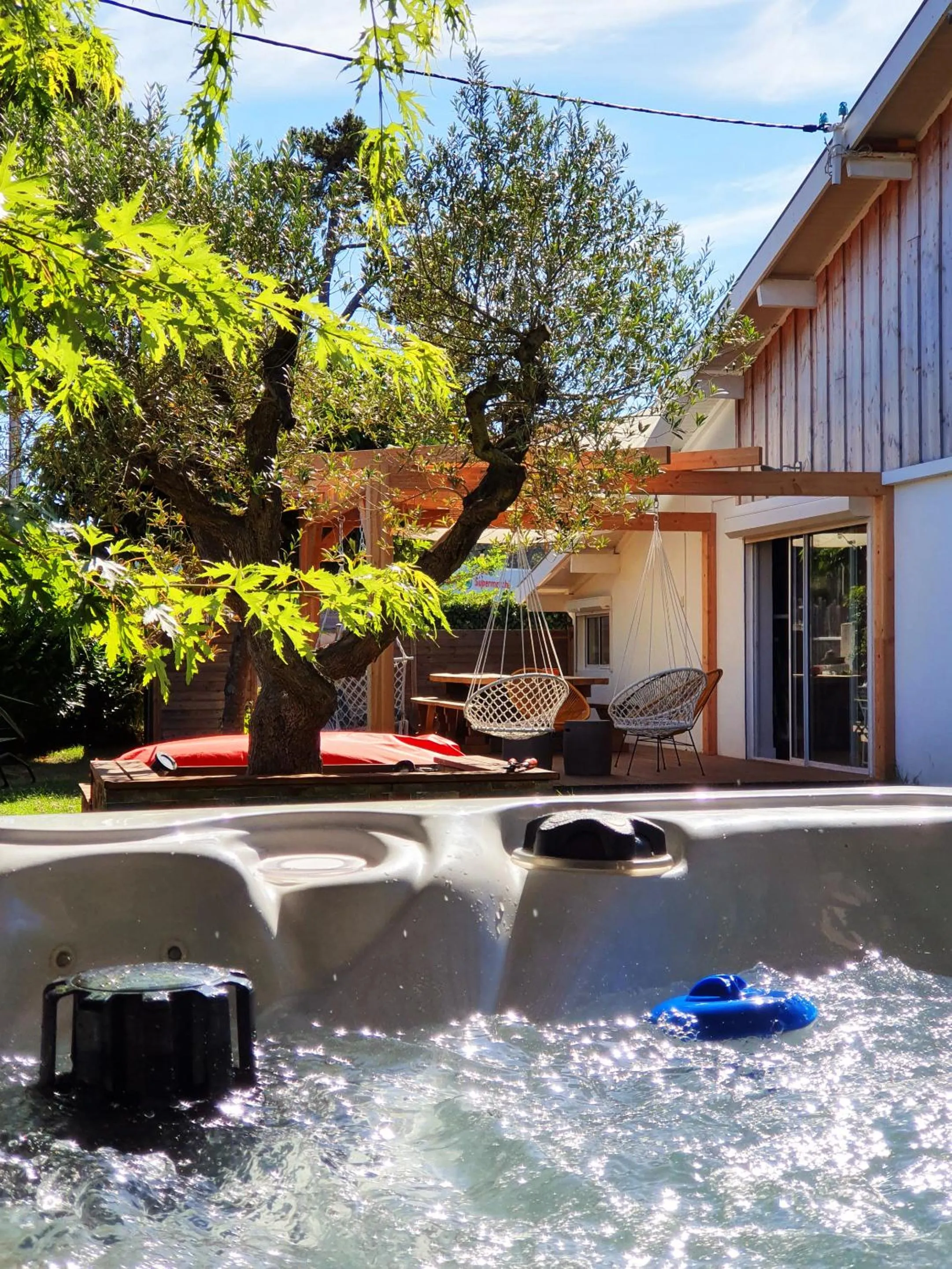 Property building in La Maison Bisca