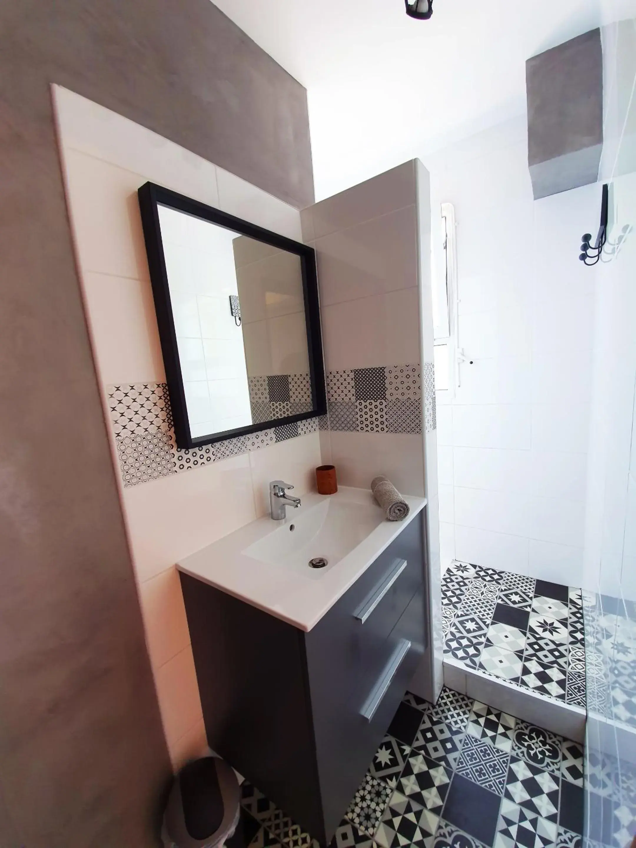 Bed in 6-Bed Dormitory Room in La Maison Bisca Bed in 6-Bed Dormitory Room in La Maison Bisca