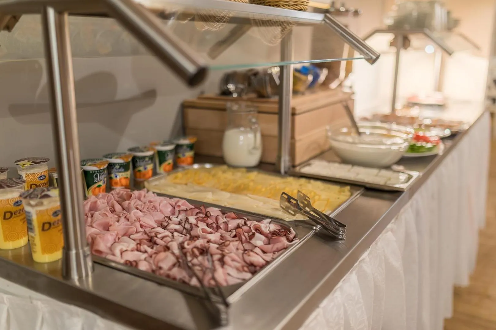 Buffet breakfast in Villa Grohmann