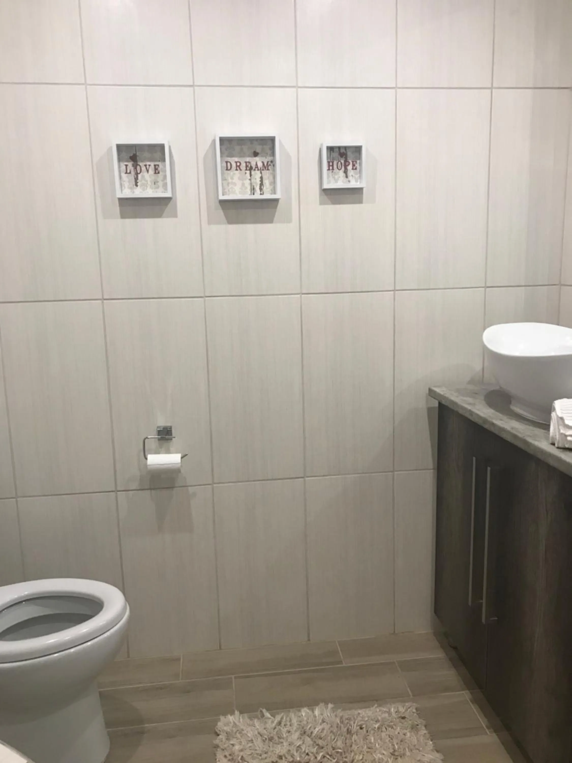 Bathroom in La Benroy