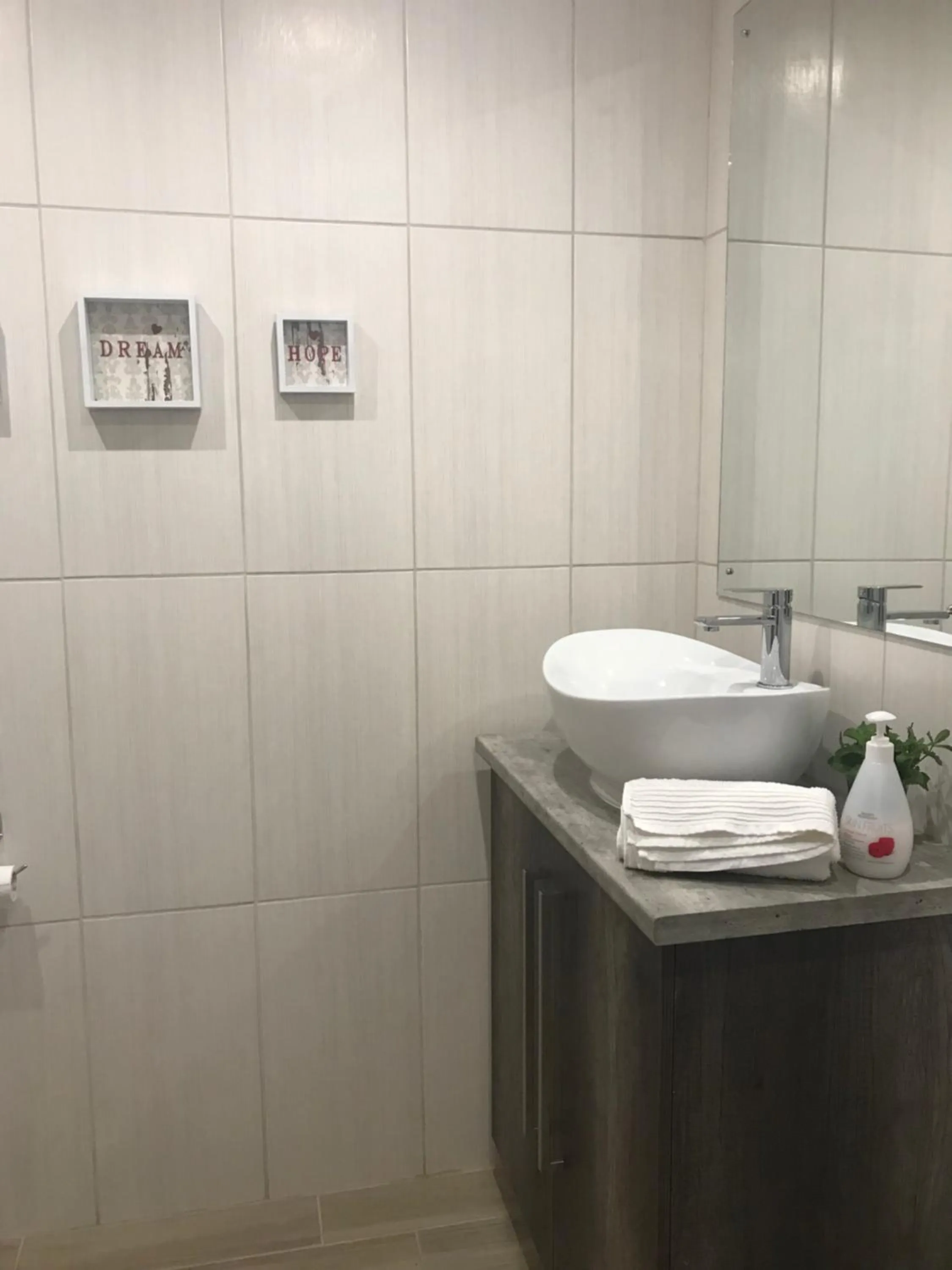 Bathroom in La Benroy