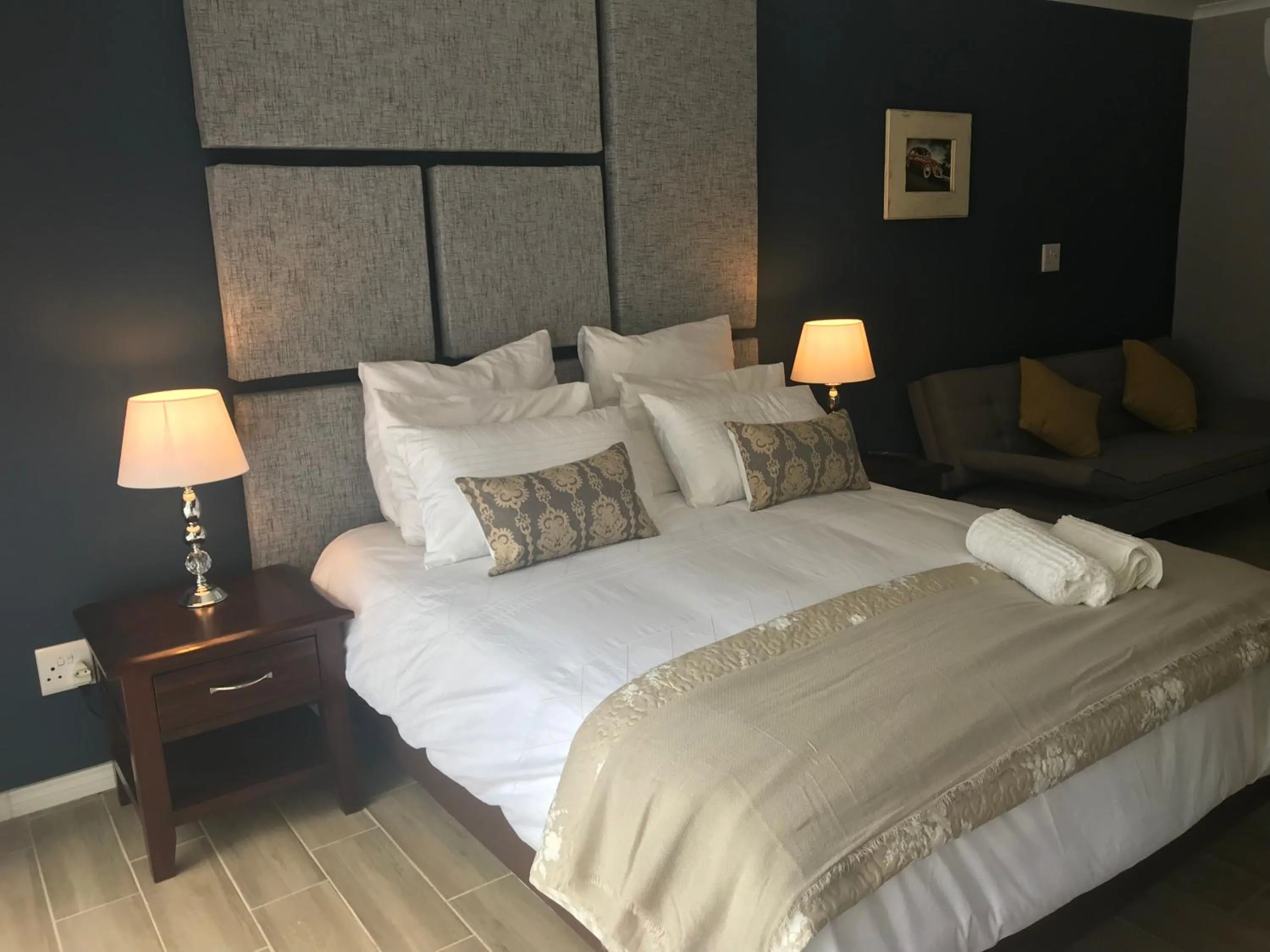 Bedroom, Bed in La Benroy