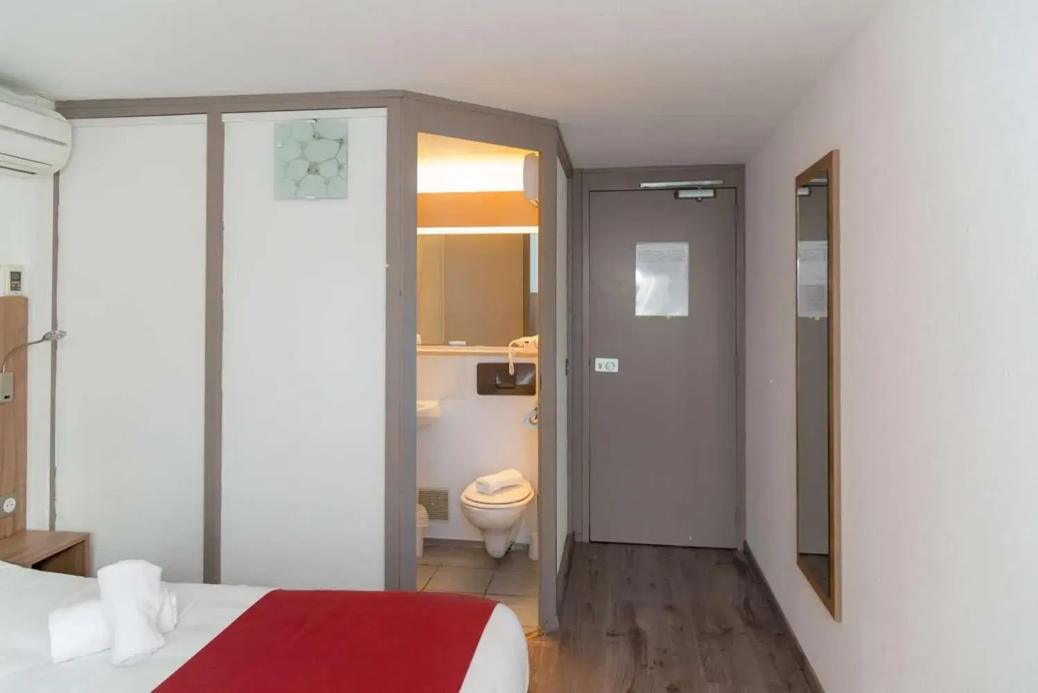 Twin Room in Brit Hotel Plaisance A9/A61 Twin Room in Brit Hotel Plaisance A9/A61