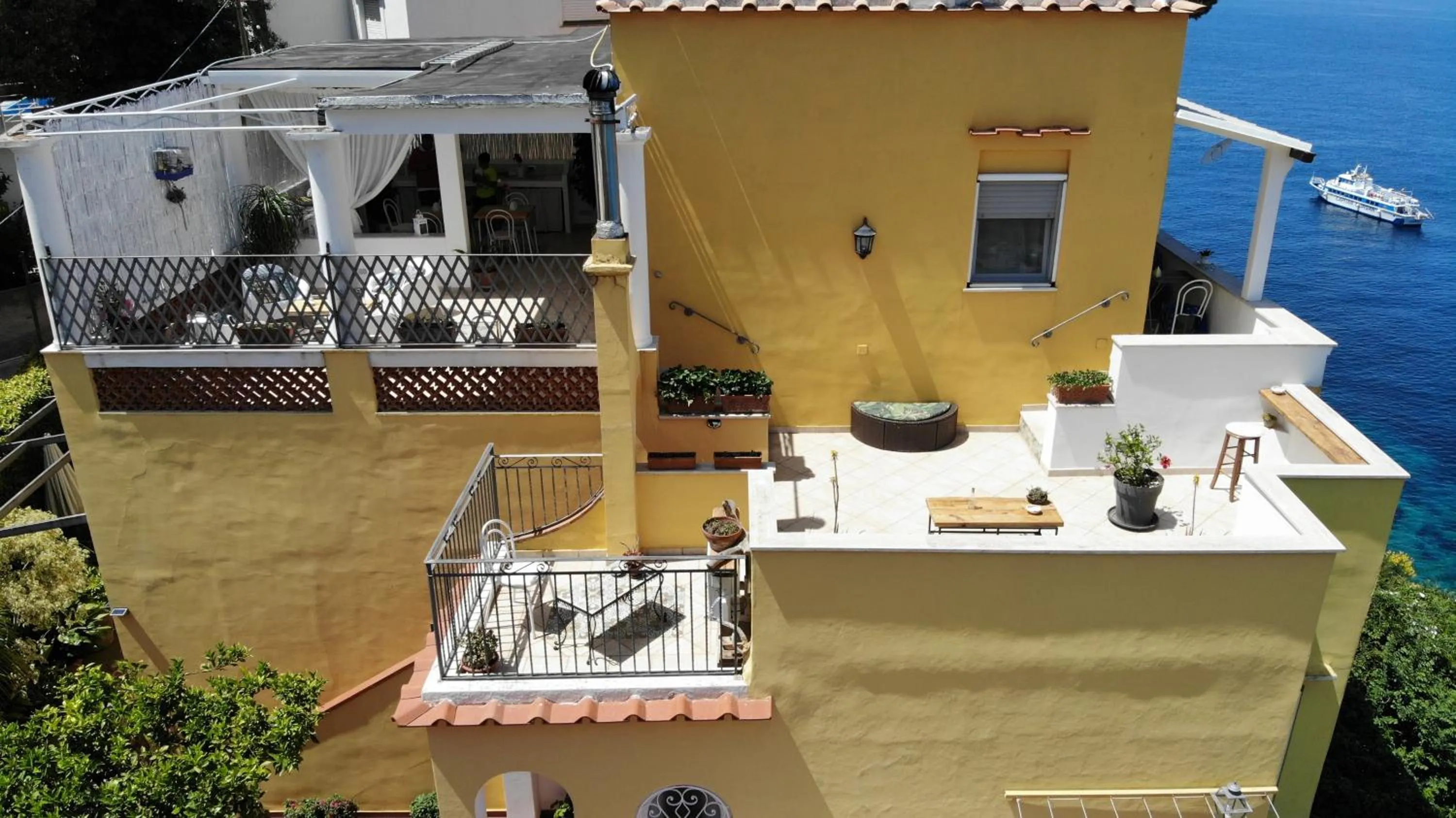 Property building in B&B Punta Vivara