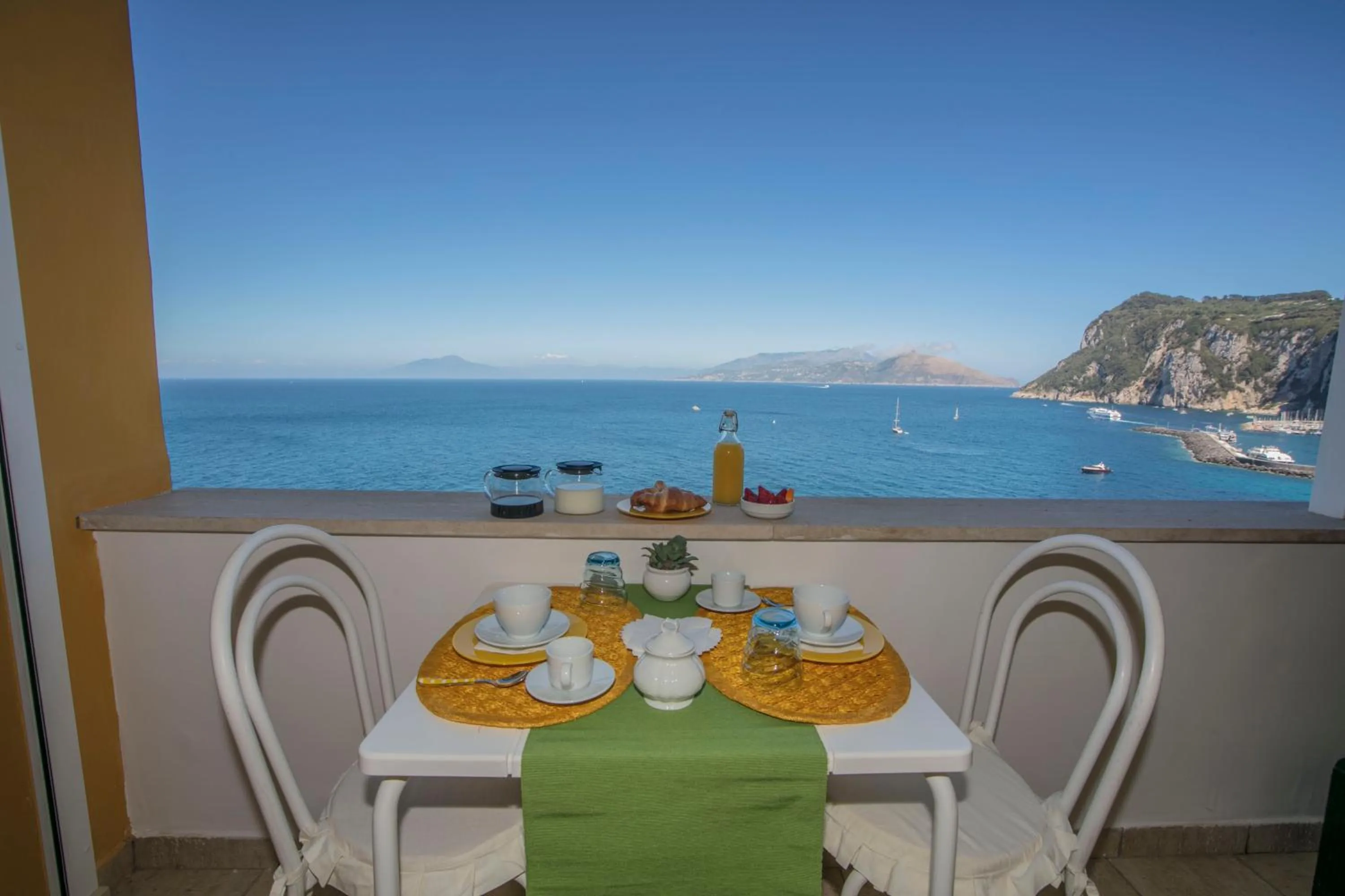 Mountain view in B&B Punta Vivara