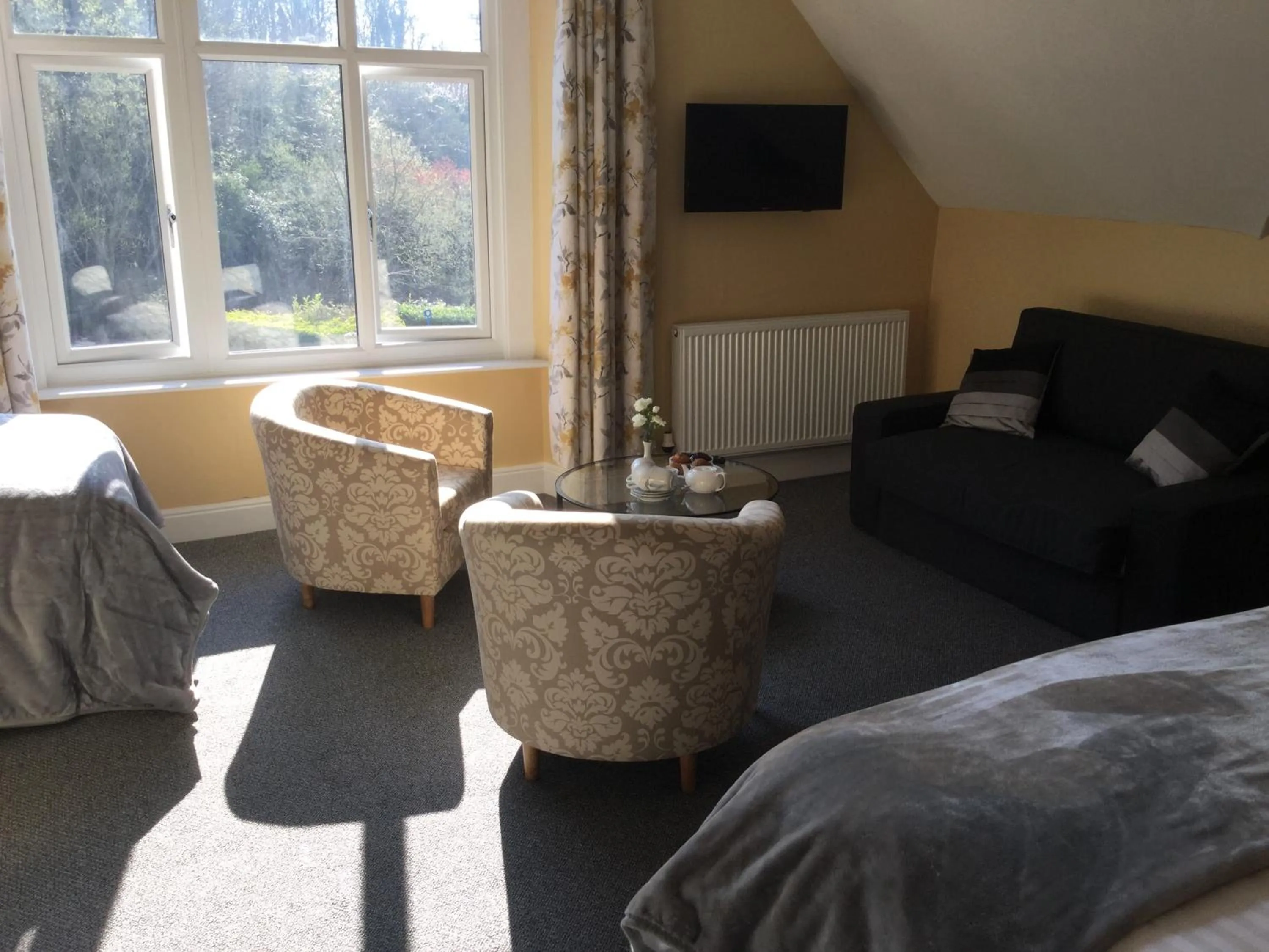 Shower, Bed in Elton Guest House