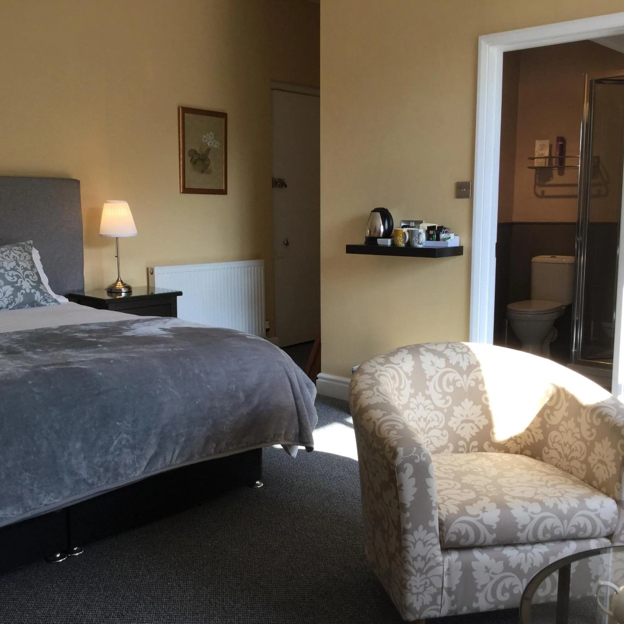 Shower, Bed in Elton Guest House