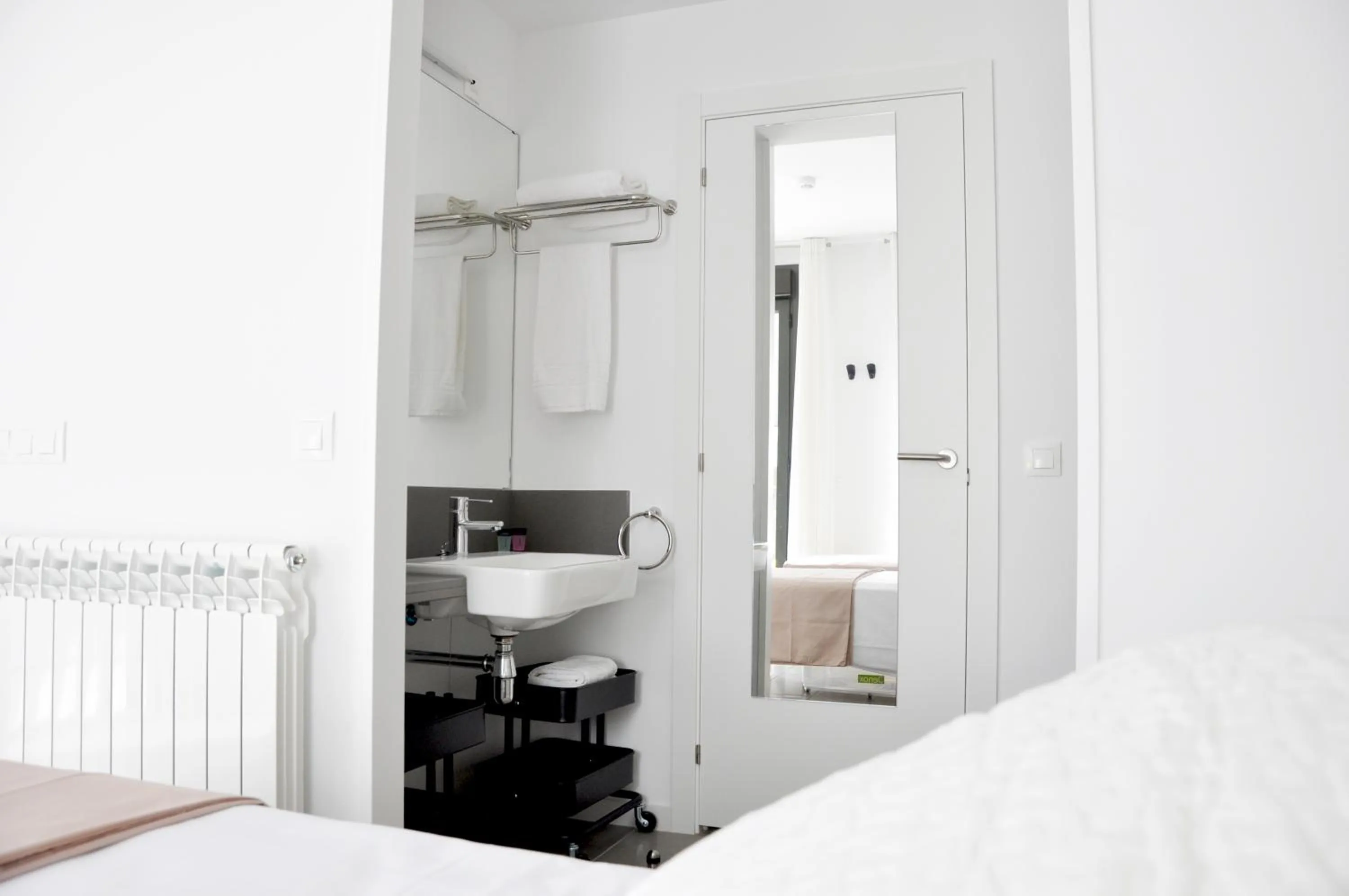 Bathroom, Bed in Residencia Universitaria Resa Tarragona Mediterrani