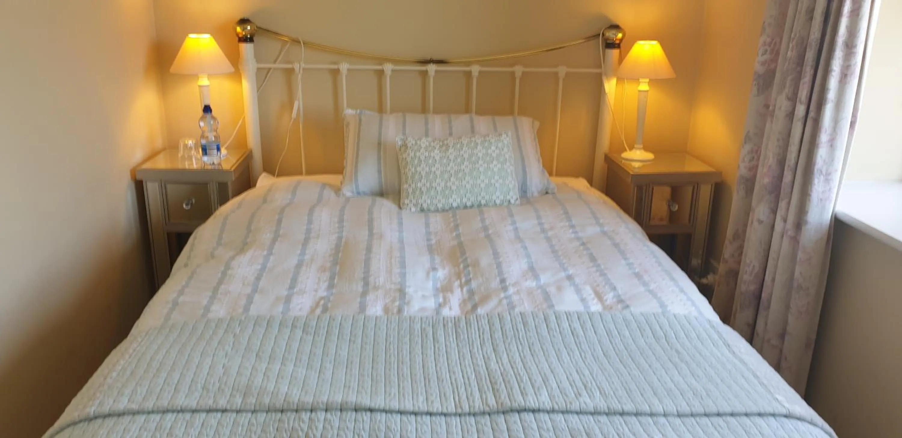 Bedroom, Bed in Knightsbrook Guesthouse