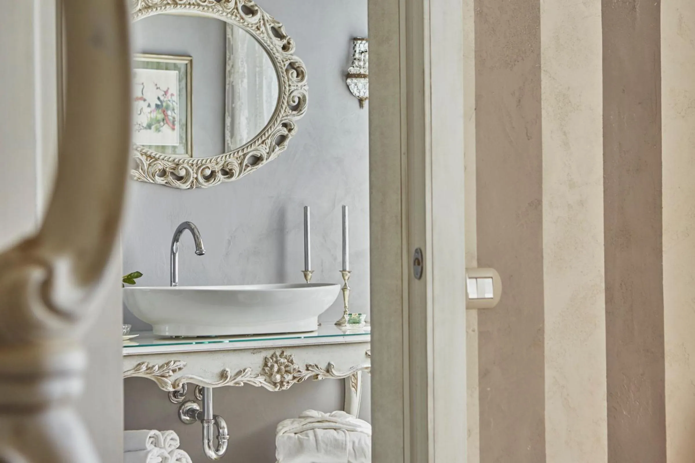 Shower in La Zarabba Boutique Hotel