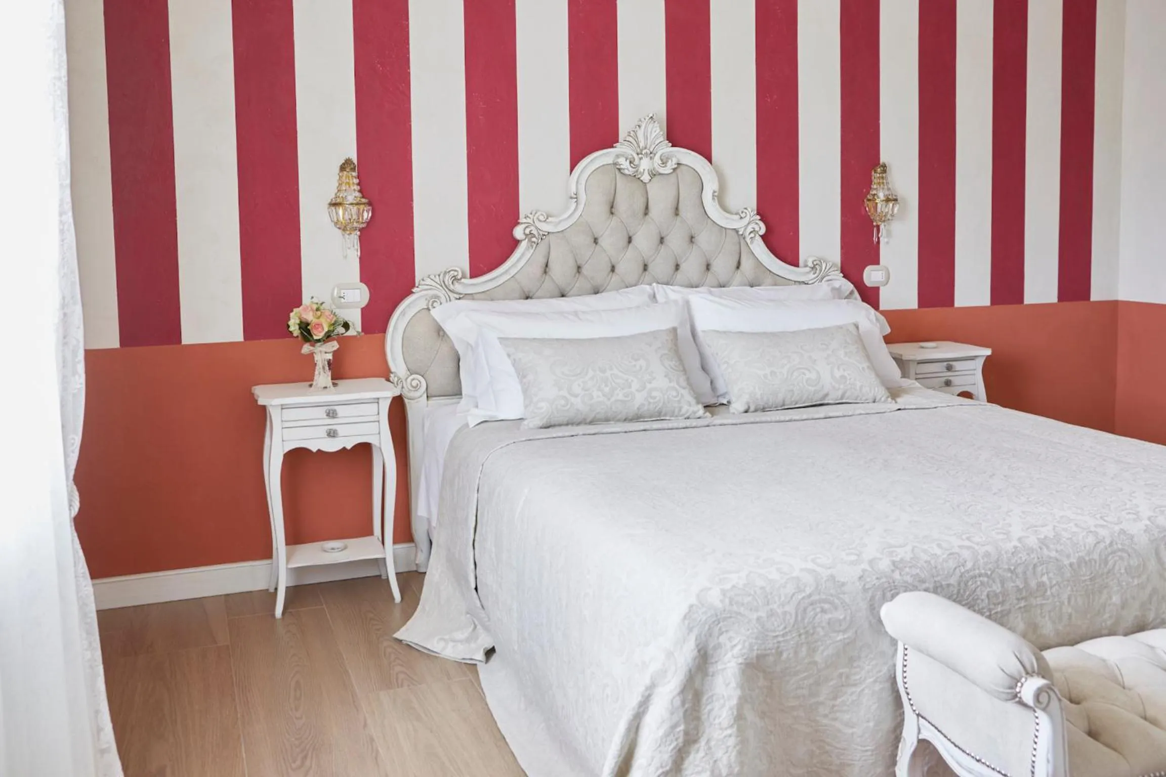 Shower, Bed in La Zarabba Boutique Hotel