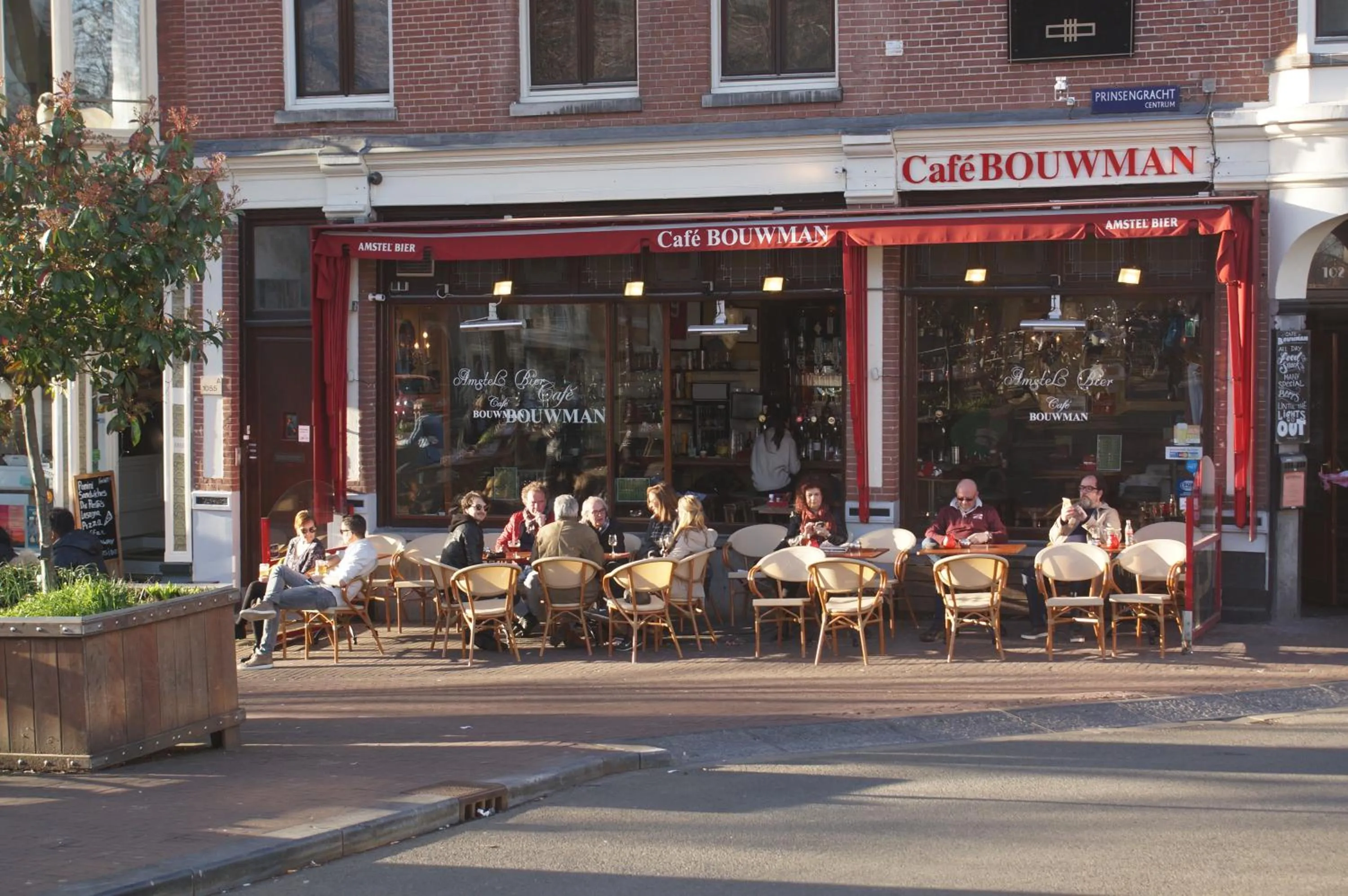 Nearby landmark in JoyJoyJoy the Black Beauty ecolicious studio in a canal house with French balcony with view on the canals
