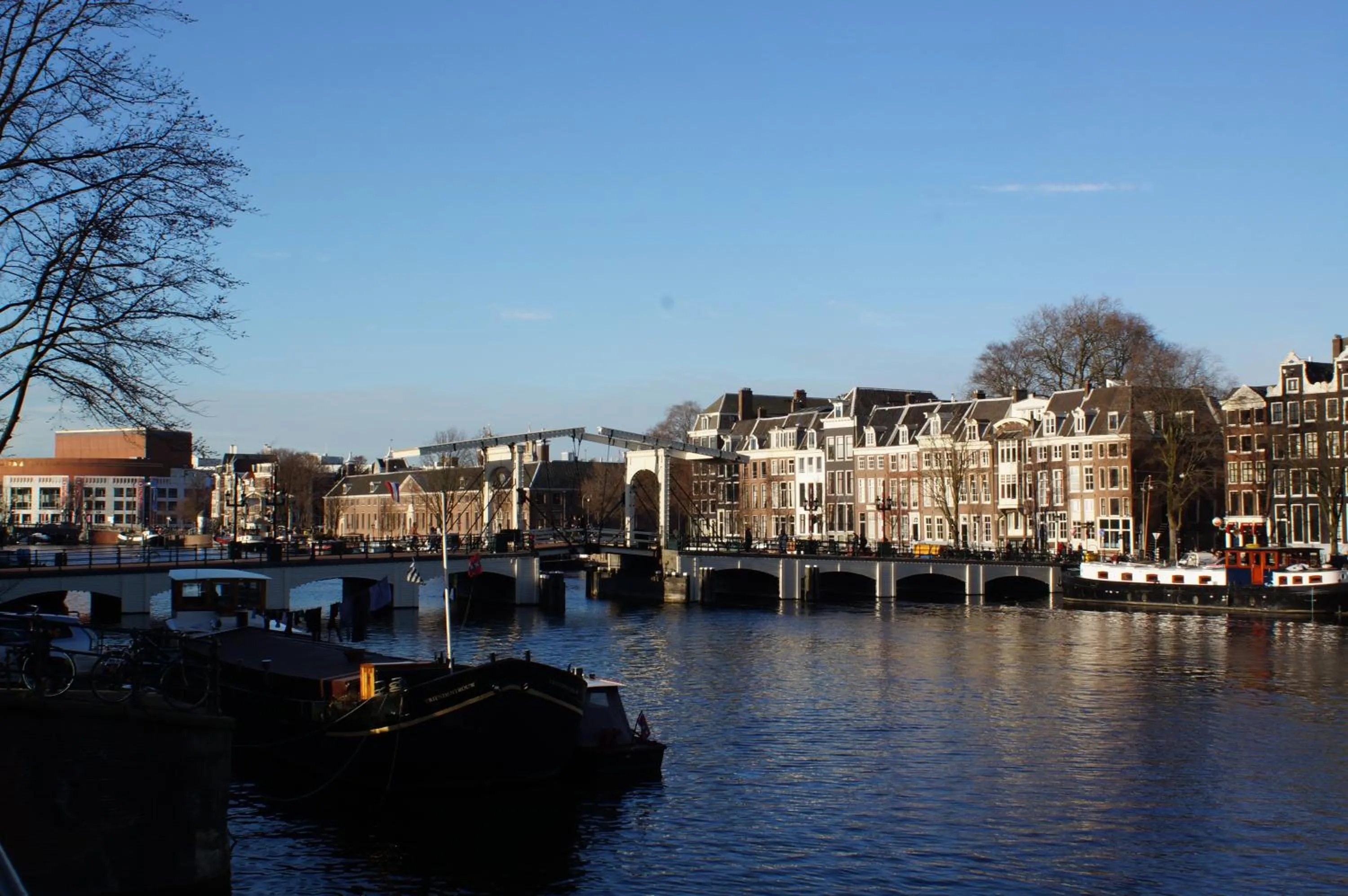 Nearby landmark in JoyJoyJoy the Black Beauty ecolicious studio in a canal house with French balcony with view on the canals