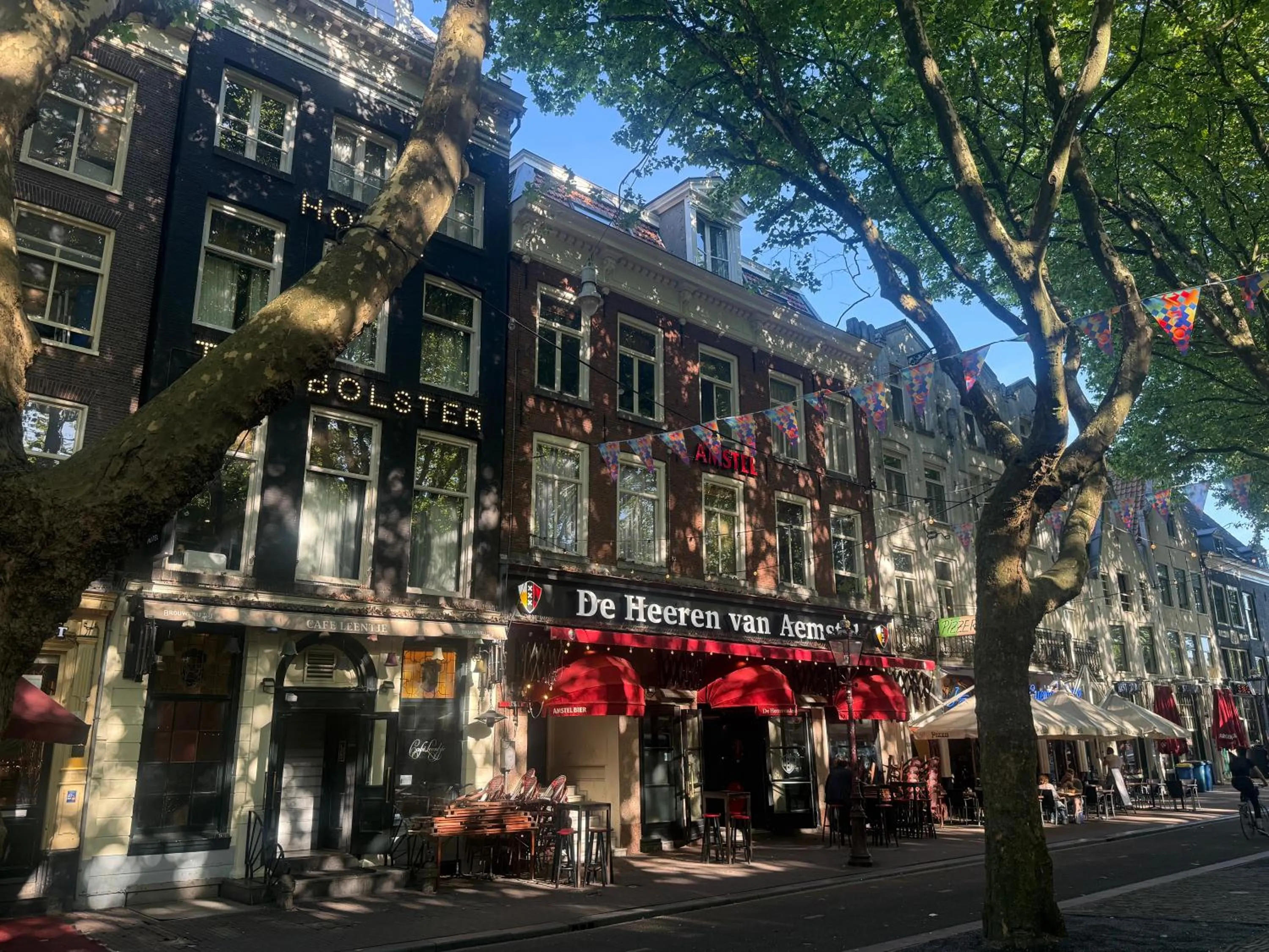 Restaurant/places to eat in JoyJoyJoy the Black Beauty ecolicious studio in a canal house with French balcony with view on the canals