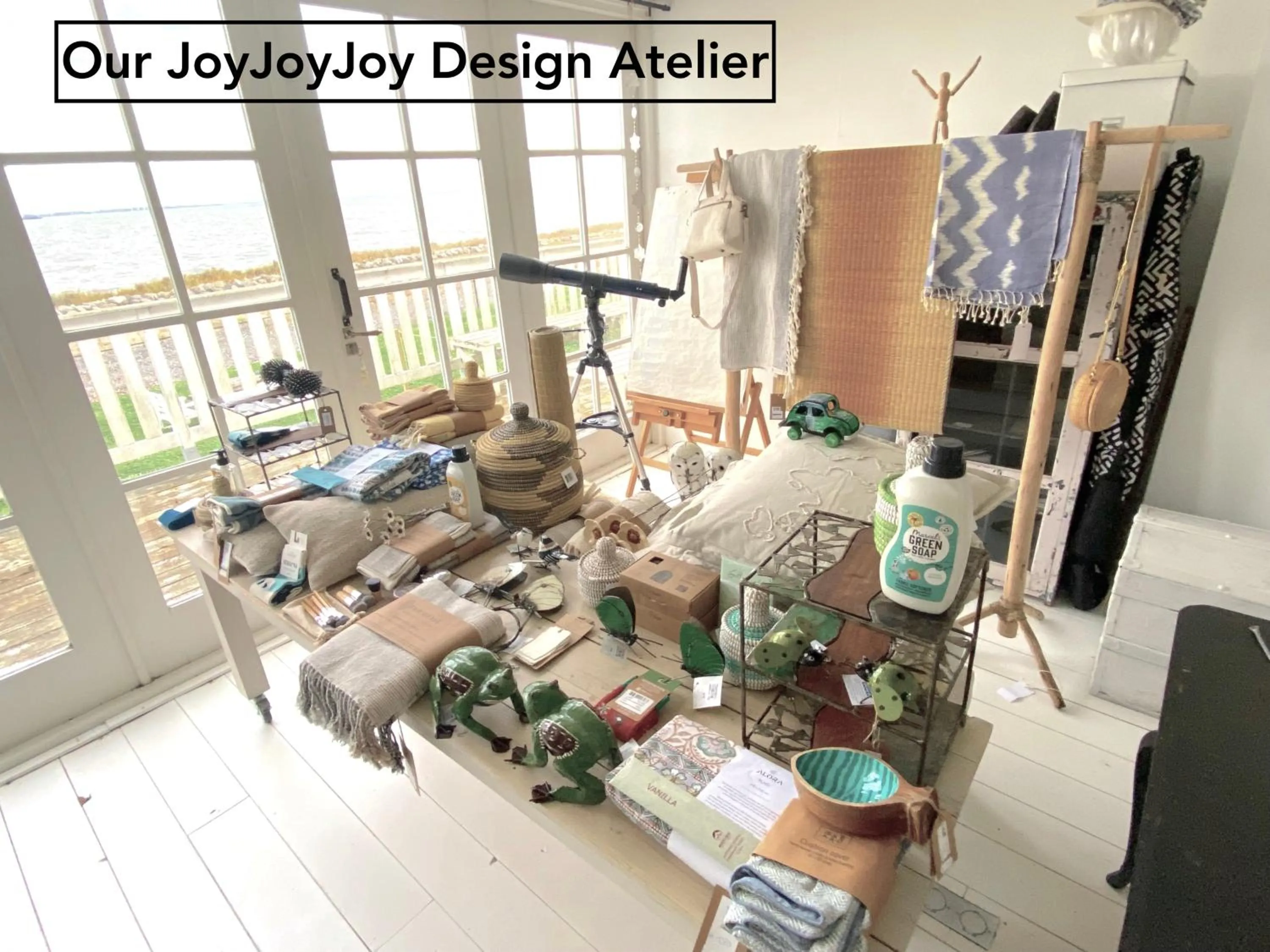 JoyJoyJoy the Black Beauty ecolicious studio in a canal house with French balcony with view on the canals