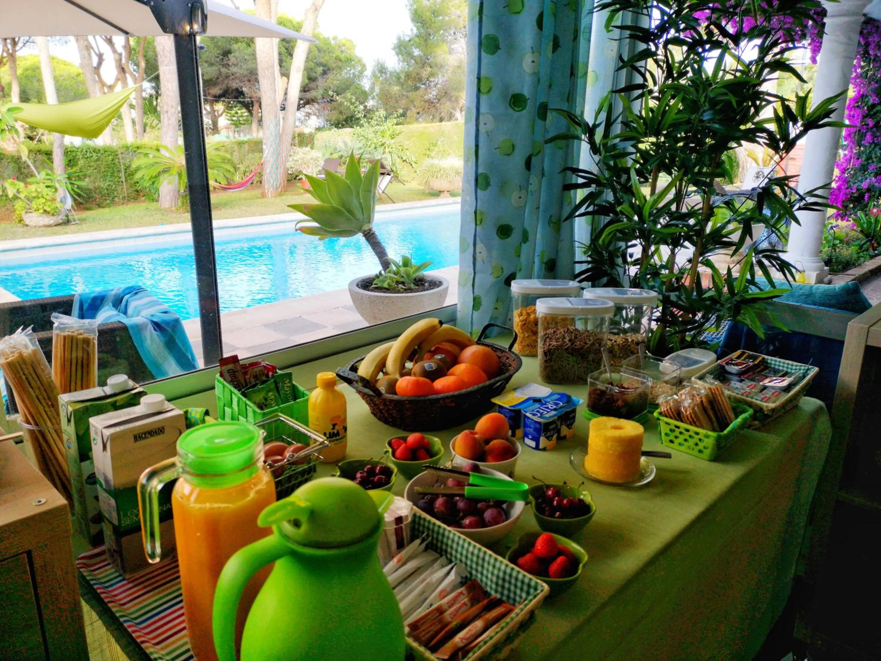 Continental breakfast, Pool View in El Nácar Bed & Breakfast