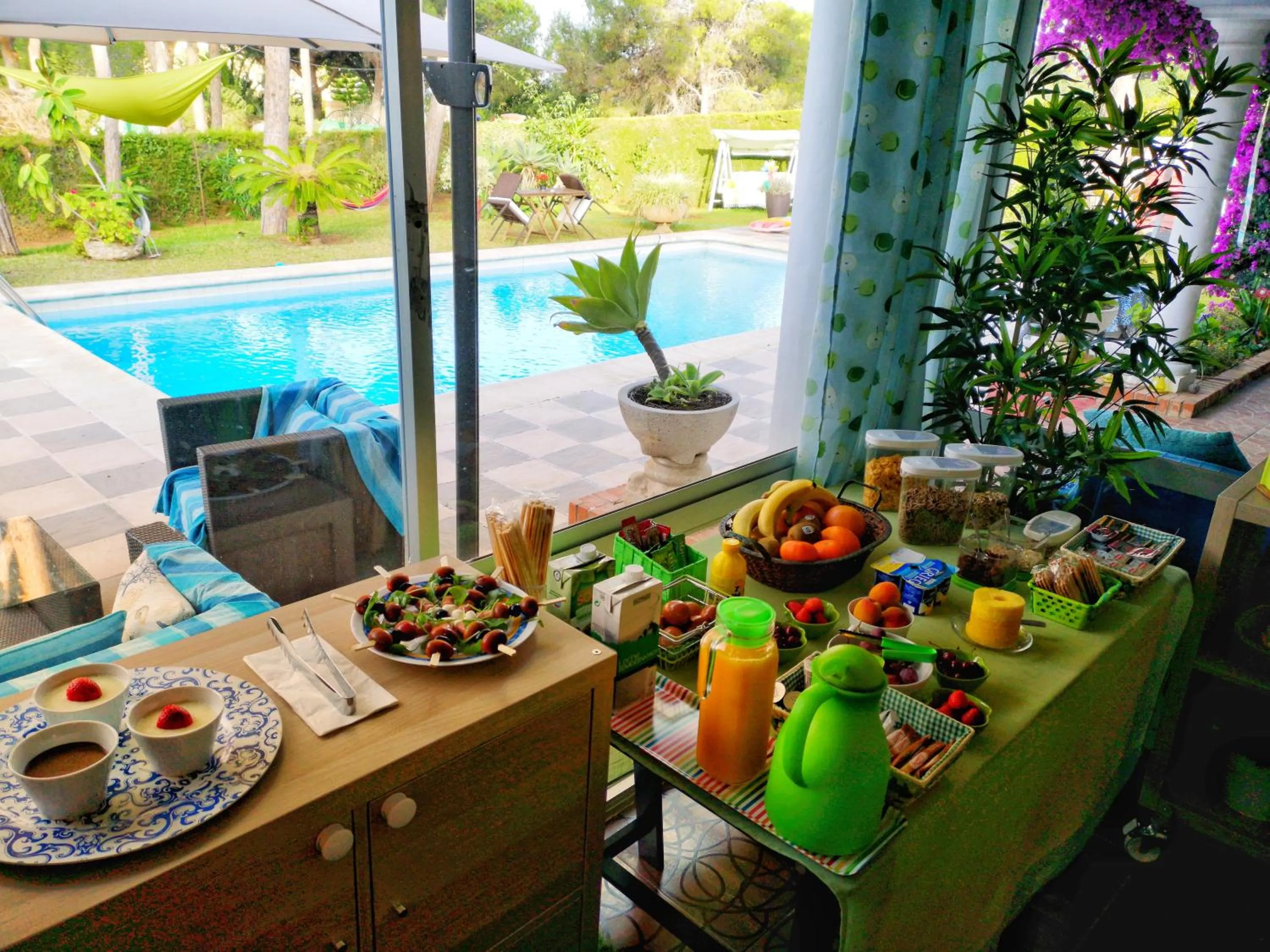Continental breakfast, Pool View in El Nácar Bed & Breakfast