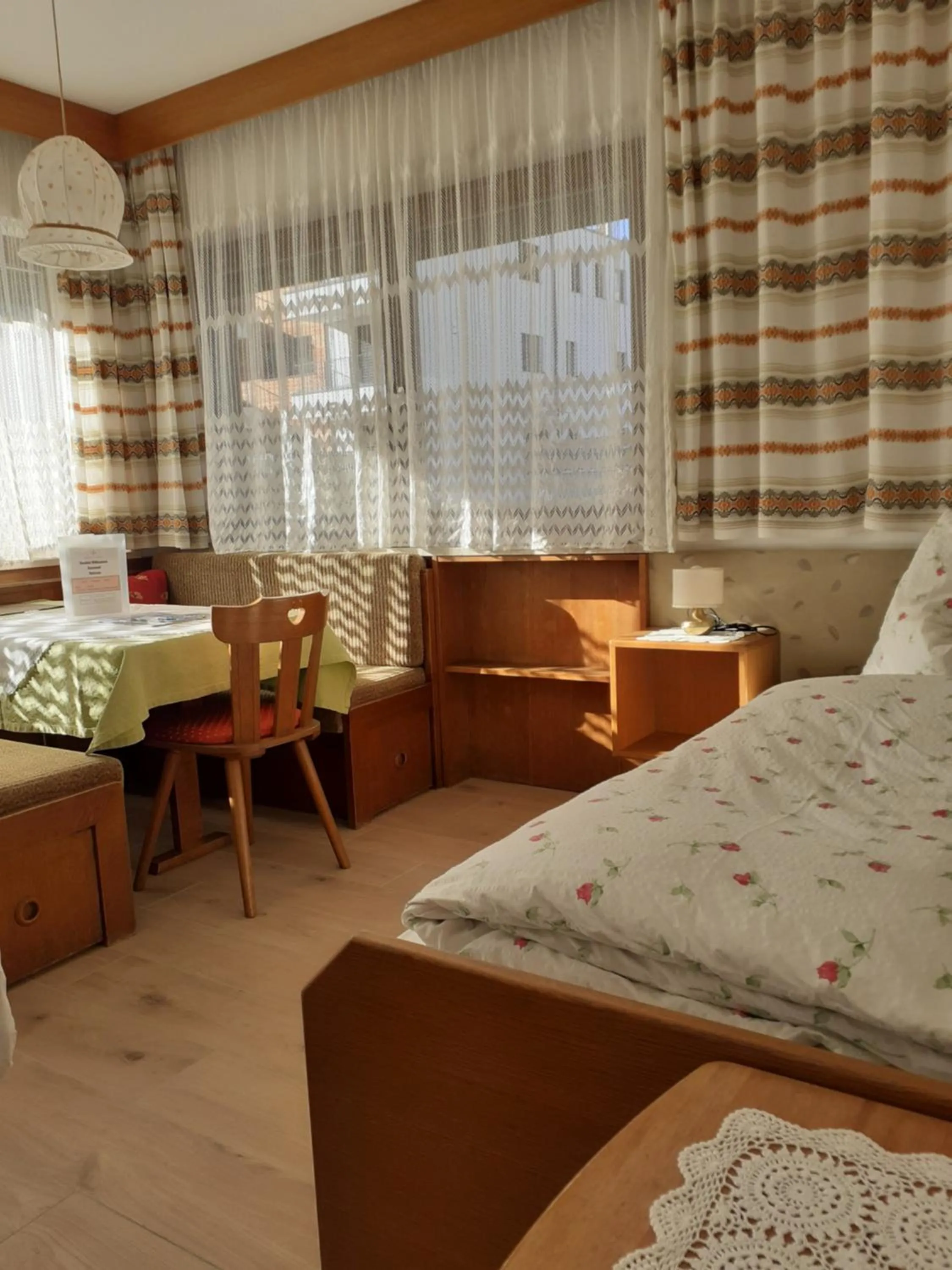 Living room, Bed in Residence Rienz