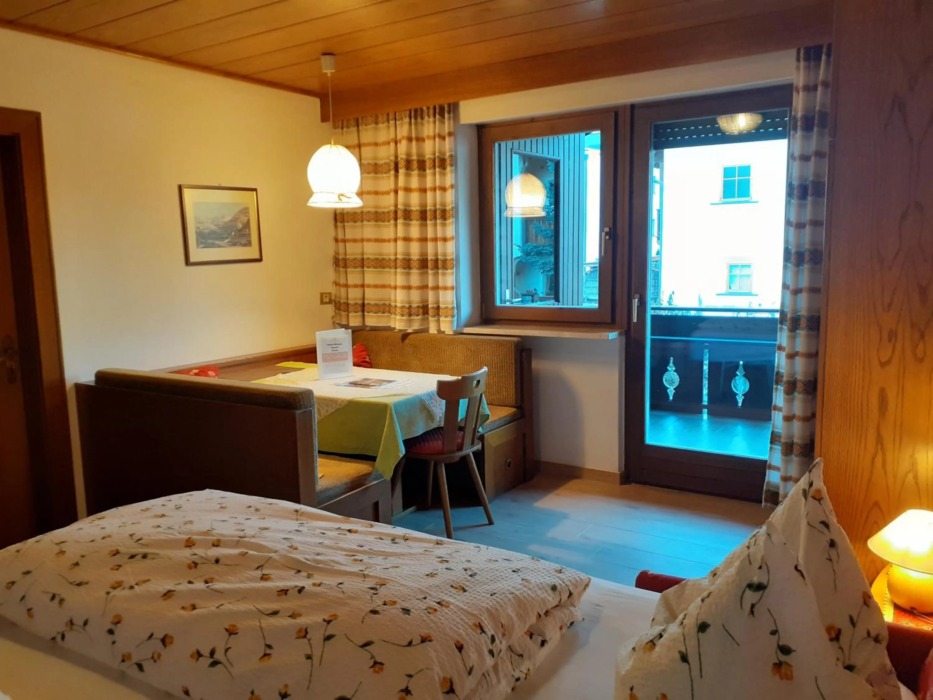 Living room, Bed in Residence Rienz