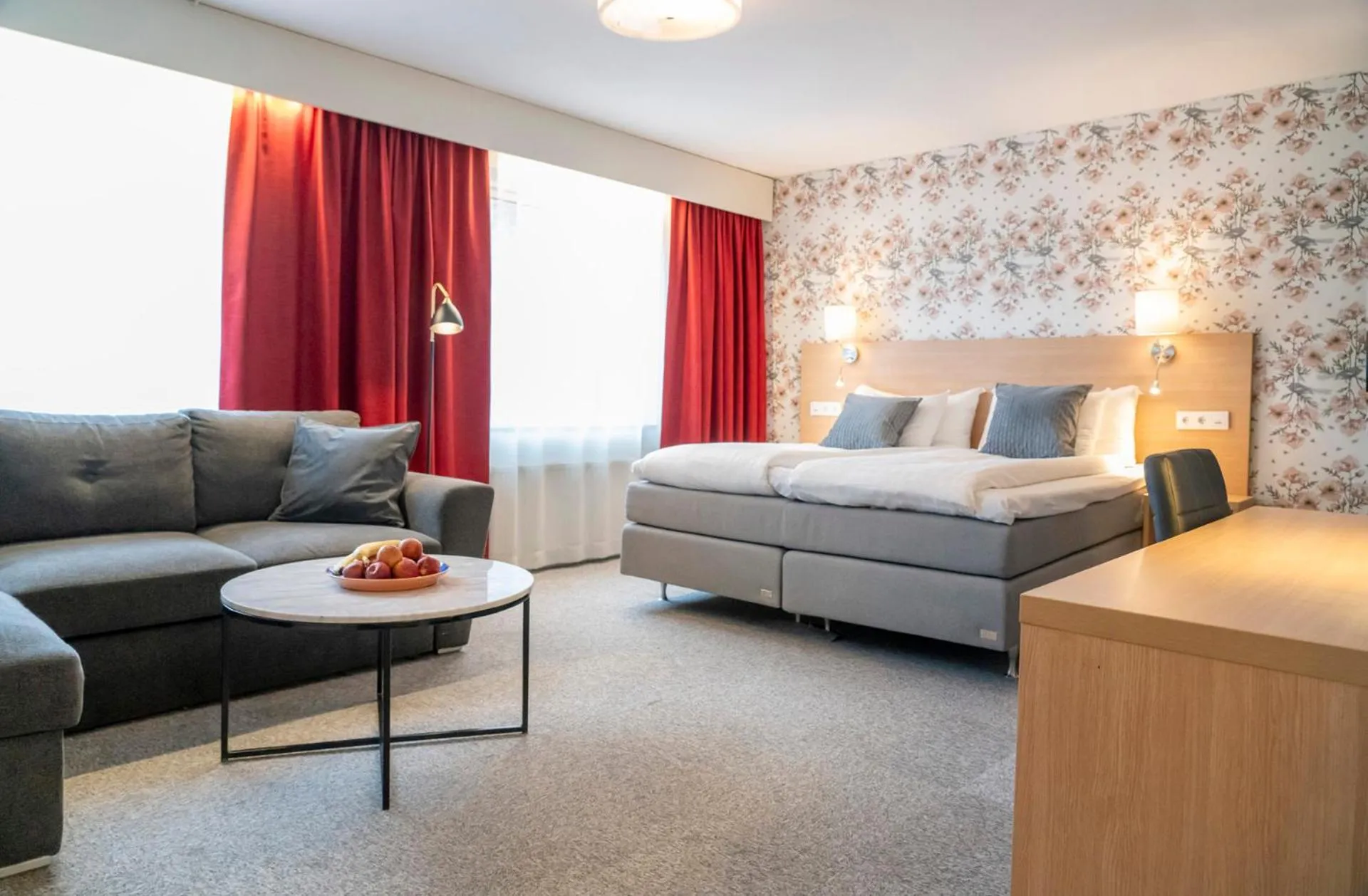 Property building, Bed in First Hotel Dragonen