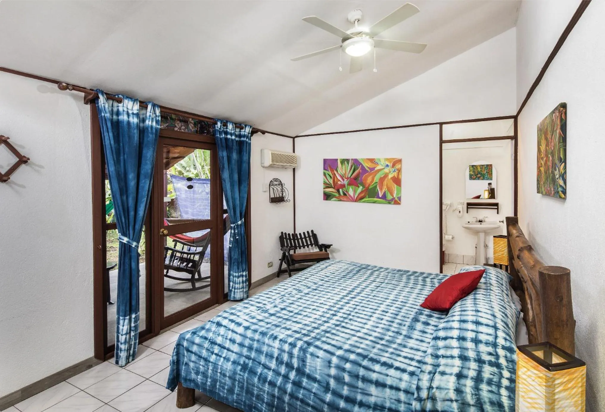 Photo of the whole room, Bed in La Quinta Sarapiqui Lodge