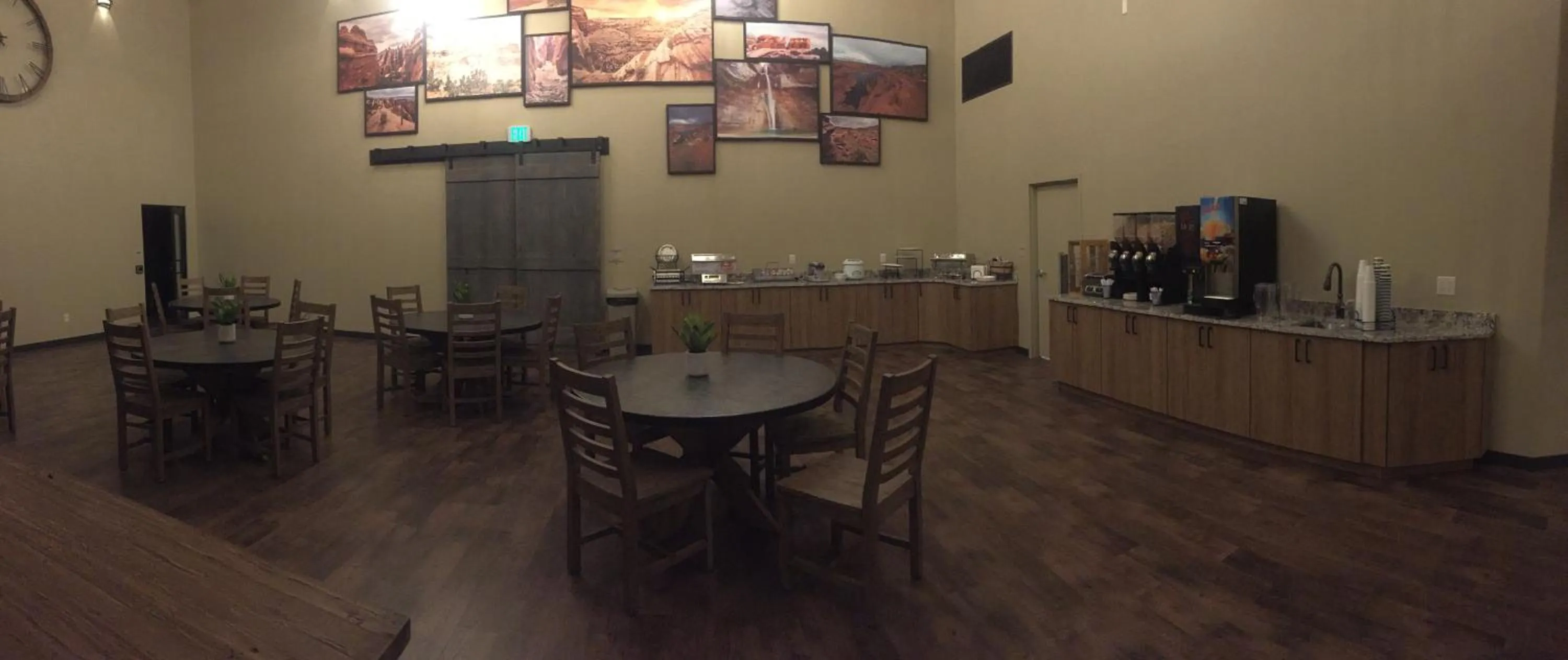 Breakfast in Canyon Country Lodge