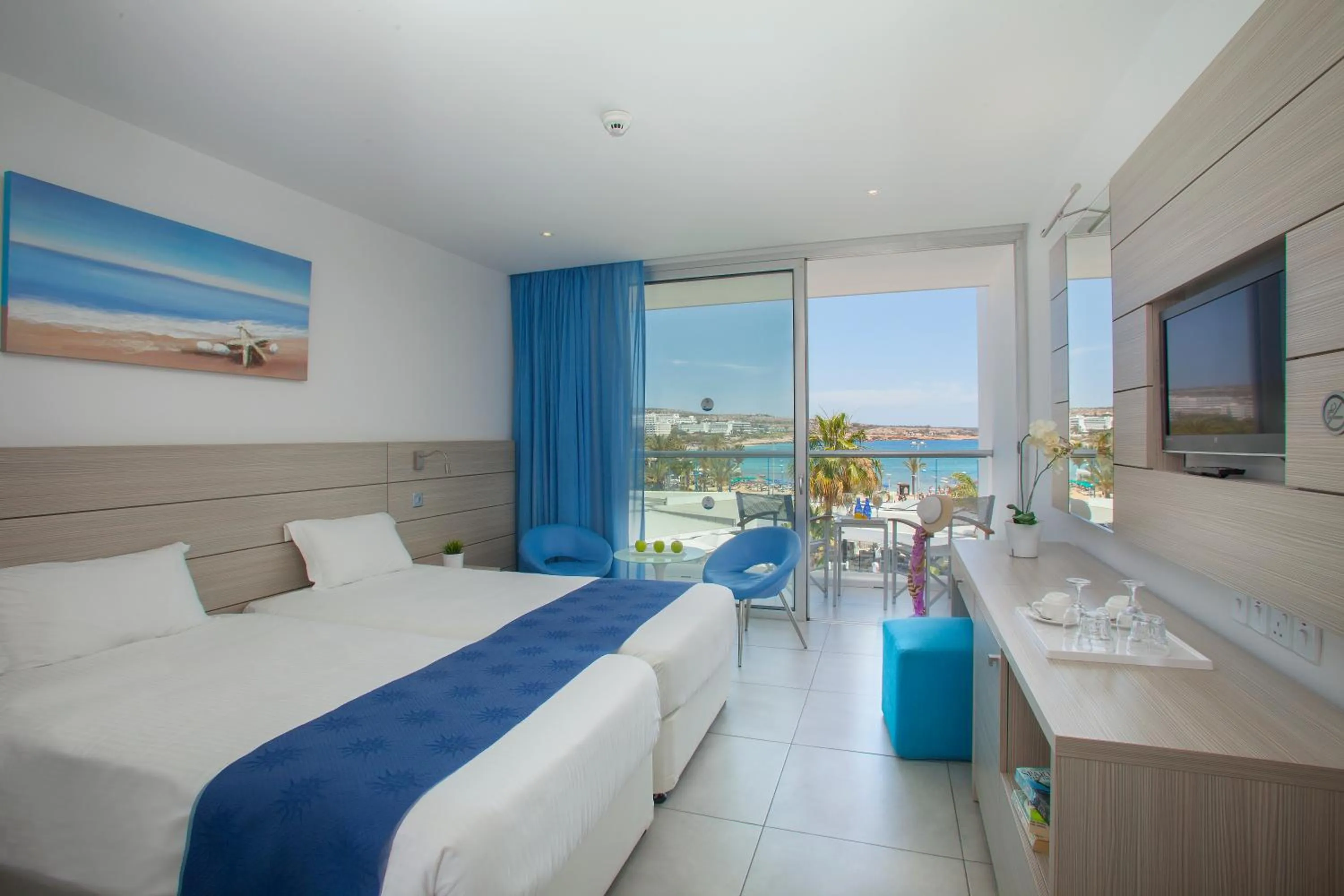 Sea view, Bed in Limanaki Beach Hotel & Suites