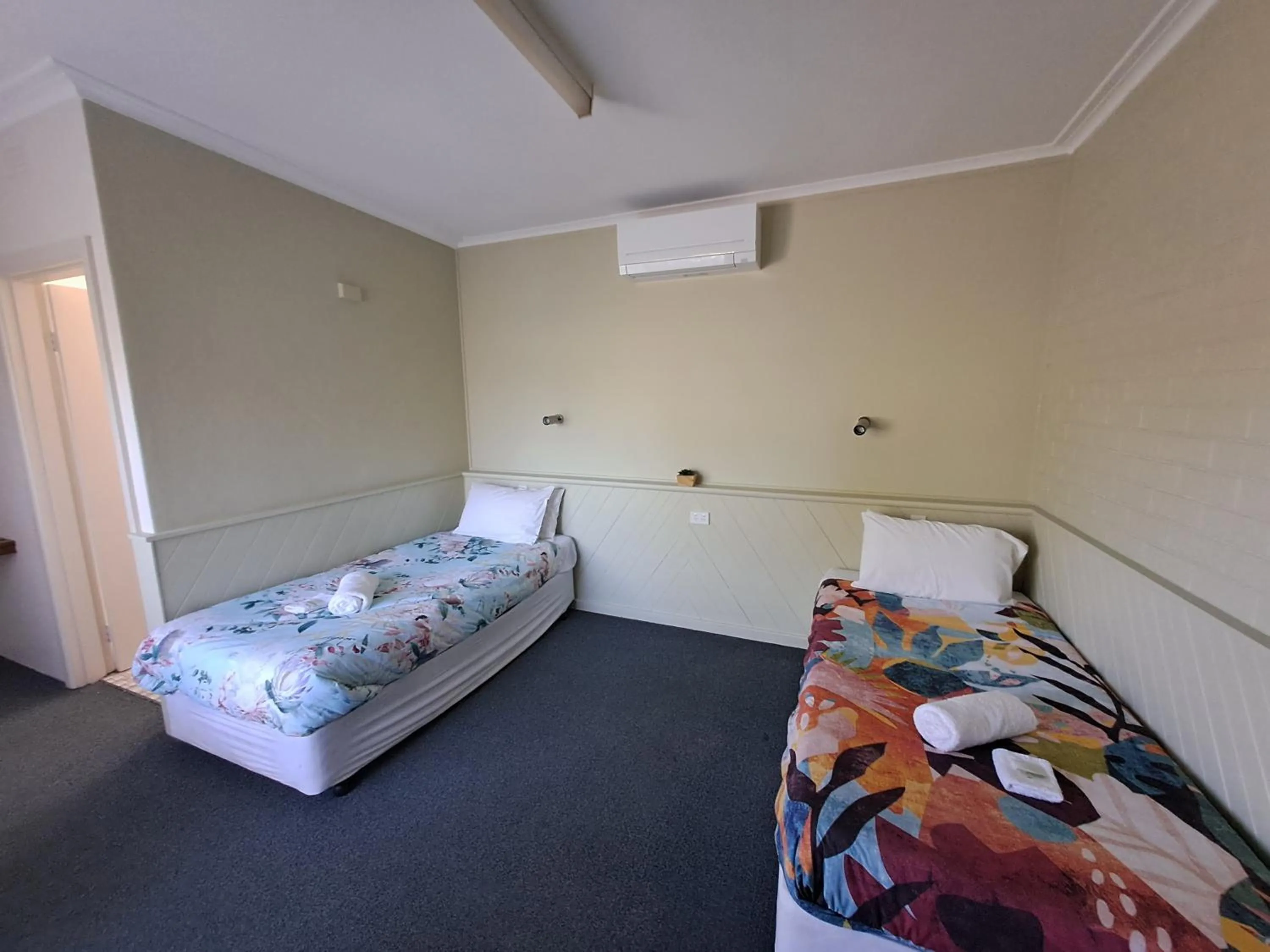 Bed in Great Western Motel