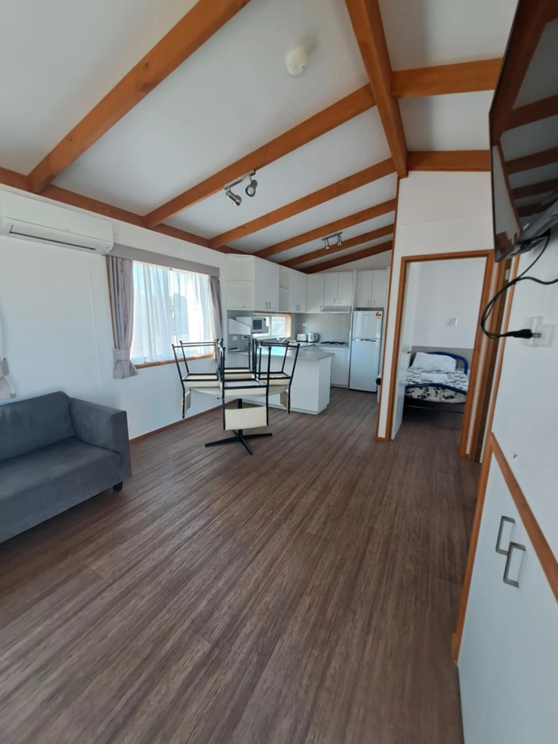 Kitchen or kitchenette in Great Western Motel