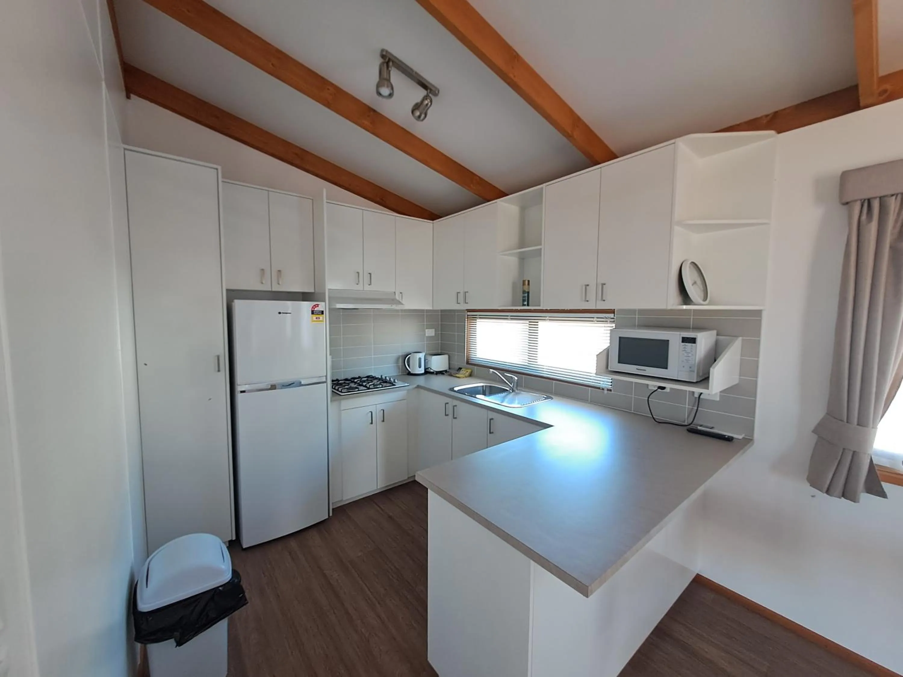 Kitchen or kitchenette in Great Western Motel