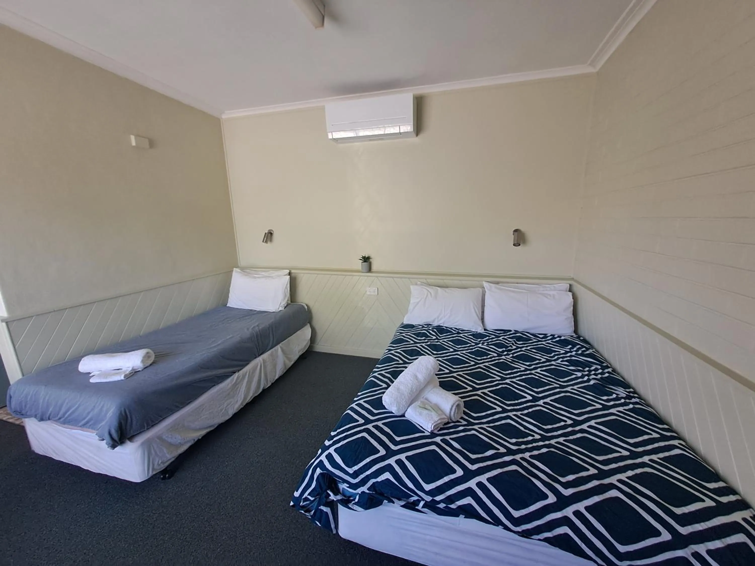 Bed in Great Western Motel