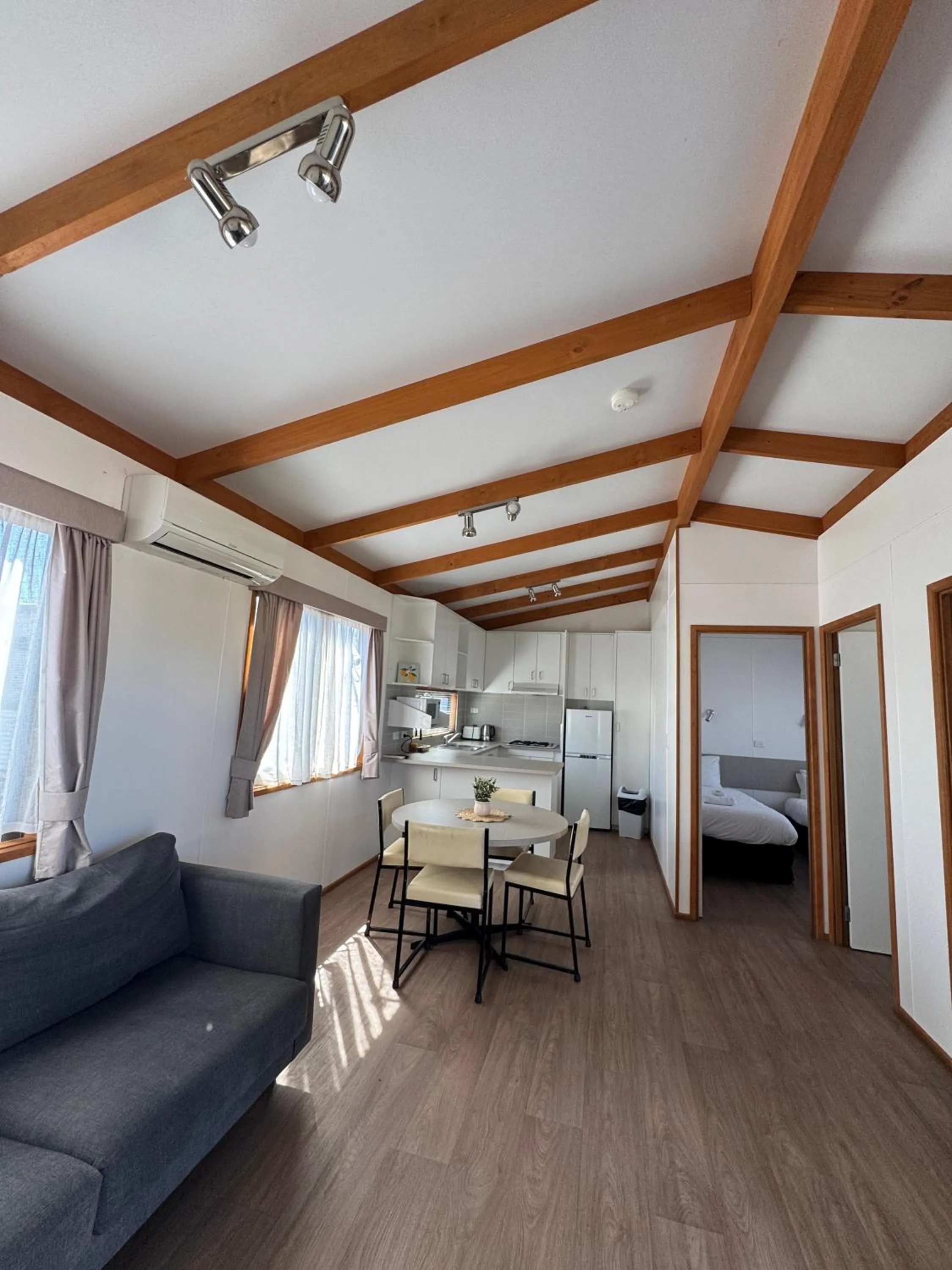 Property building, Bed in Great Western Motel