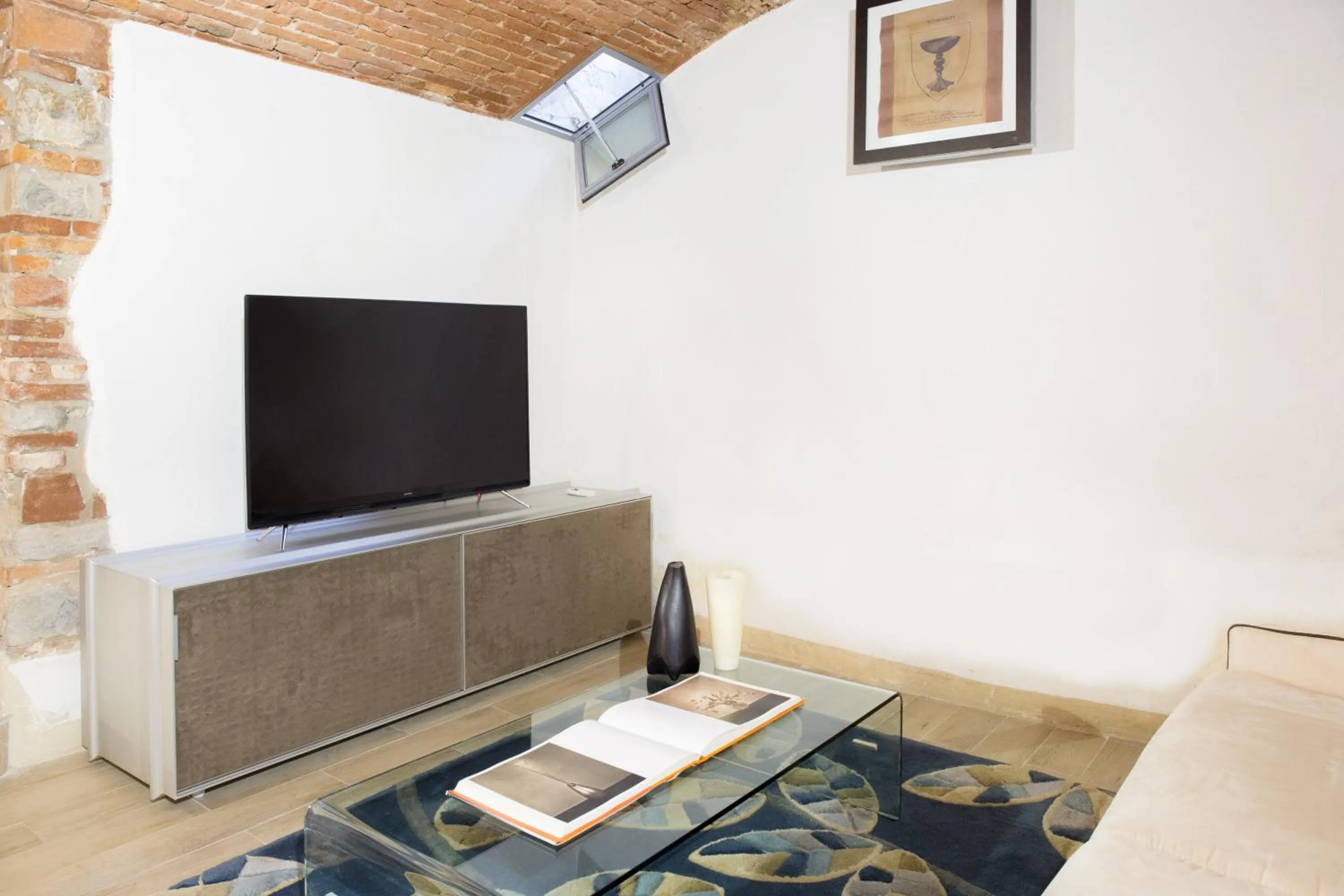 TV and multimedia in Giglio Apartments by Mmega