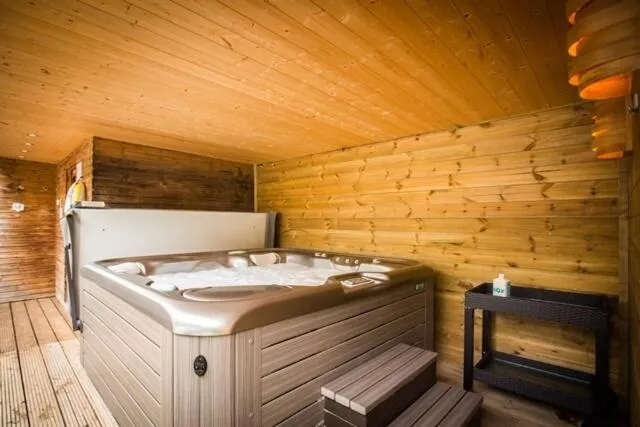 Hot Tub in Wellness Hasselt B&B