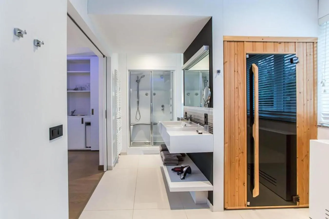 Bathroom, Bed in Wellness Hasselt B&B